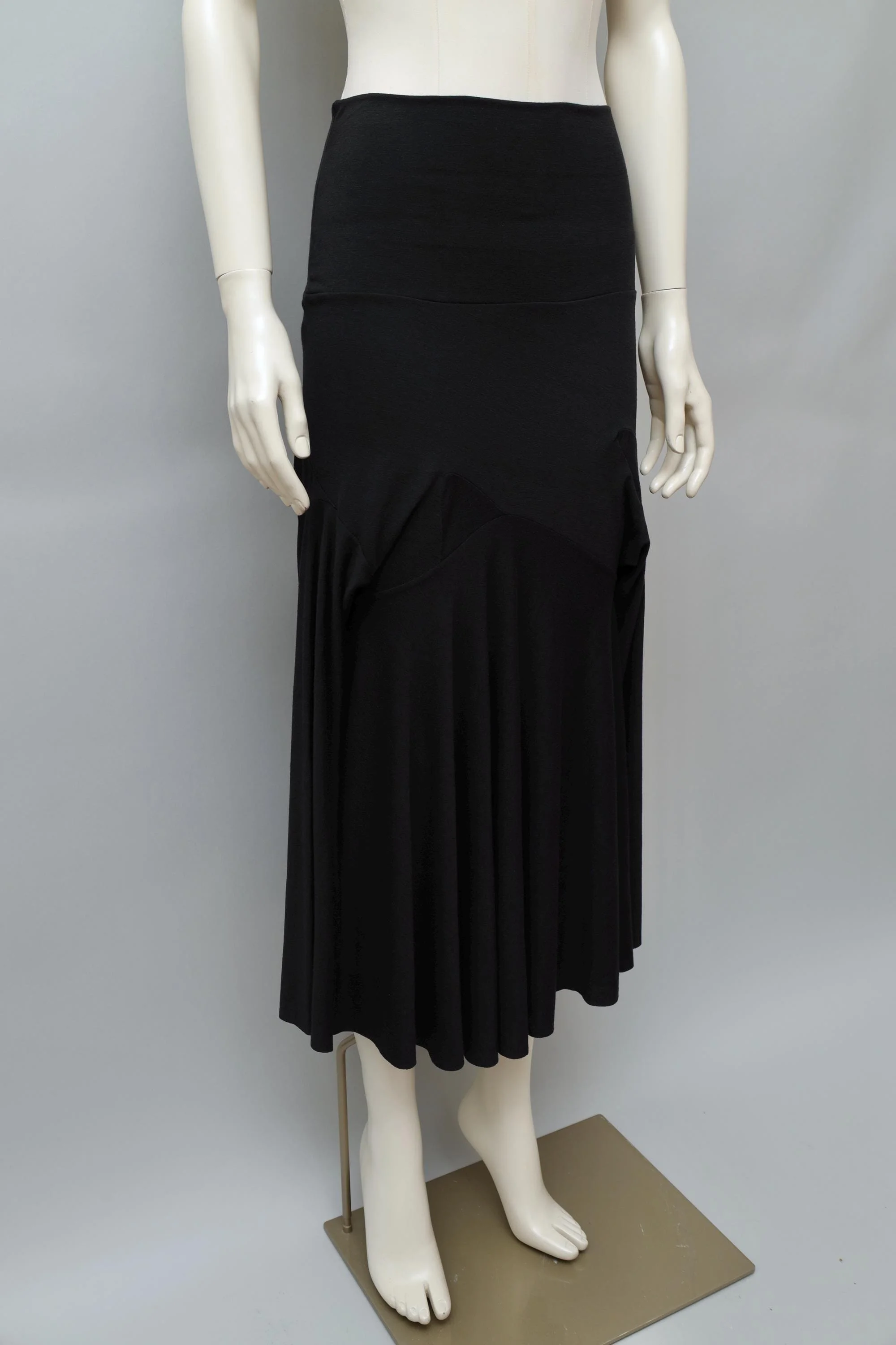 2000s Tadashi black ruched sleeved maxi skirt