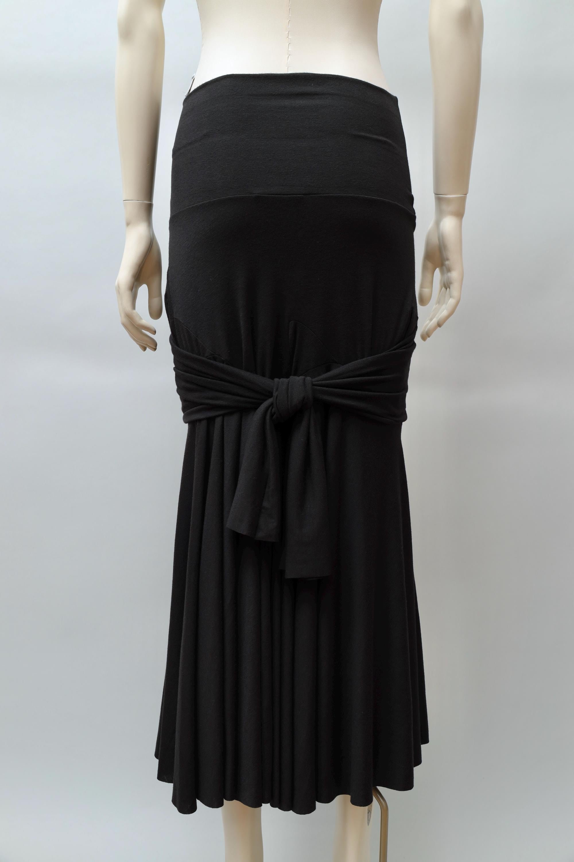 2000s Tadashi black ruched sleeved maxi skirt