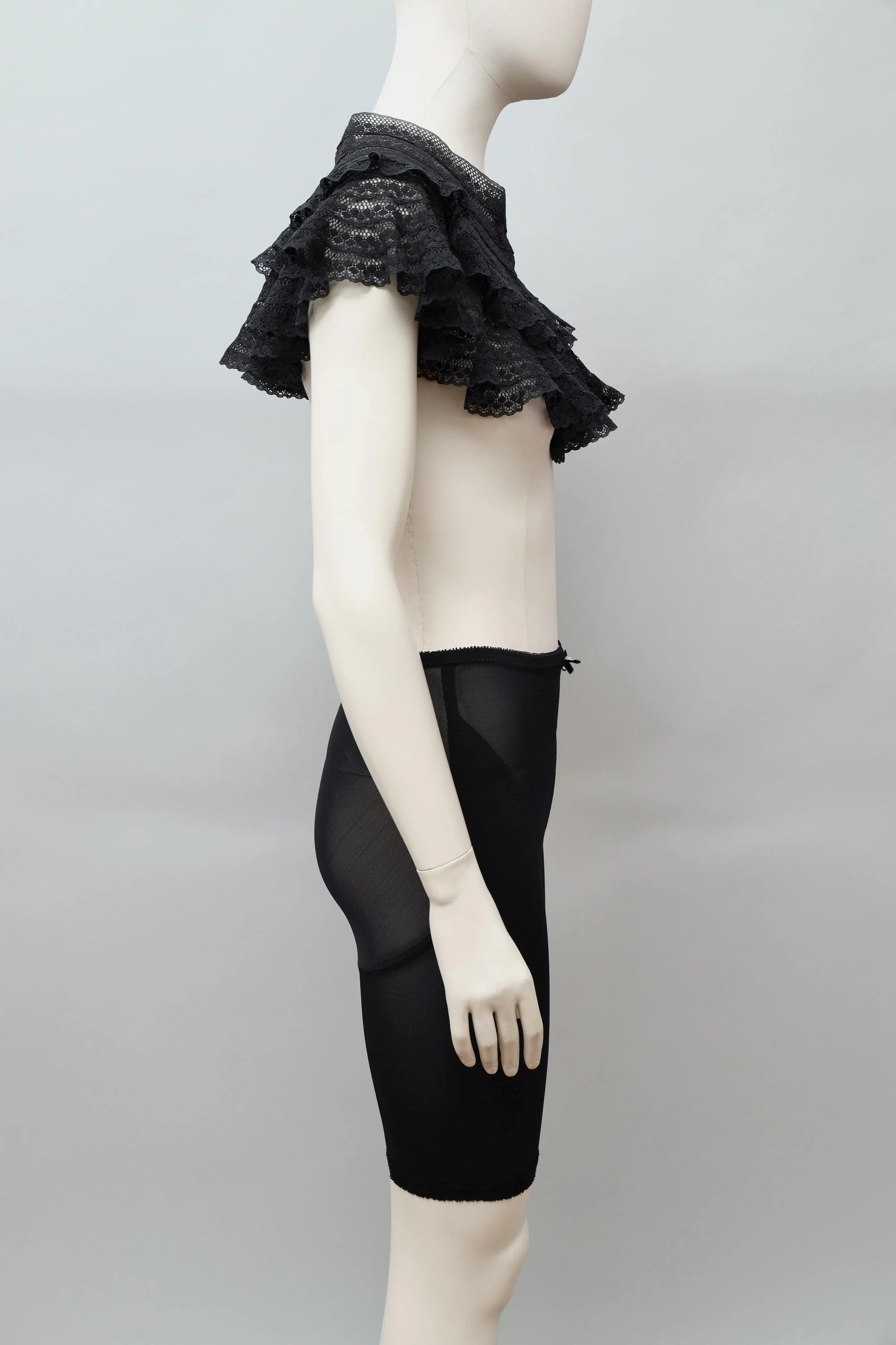 1980s Norma Kamali Victorian tiered black ruffle lace collar capelet