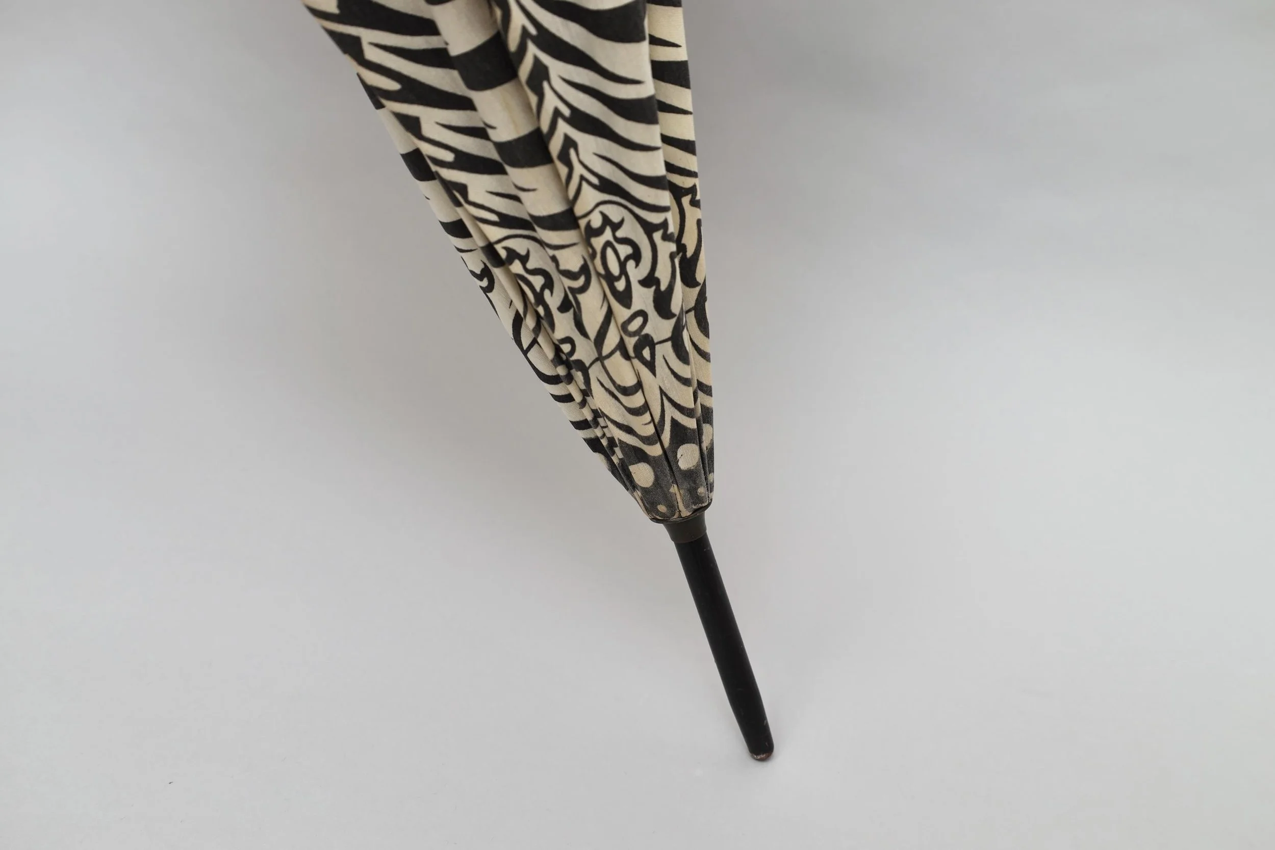S/S 1996 Jean Paul Gaultier black and white tribal tattoo parasol detail