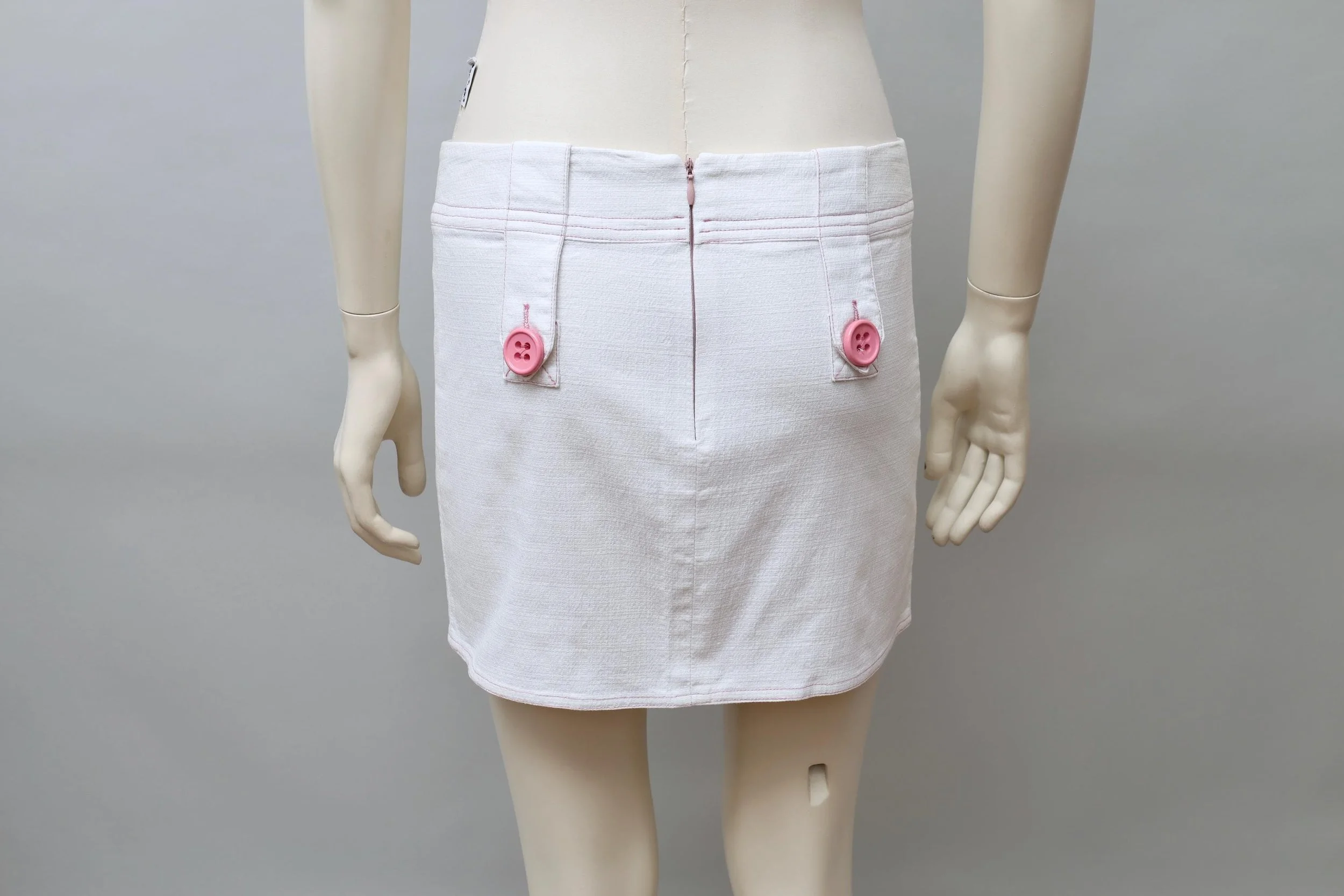 2000s I Gabbiani white mini skirt with pink buttons