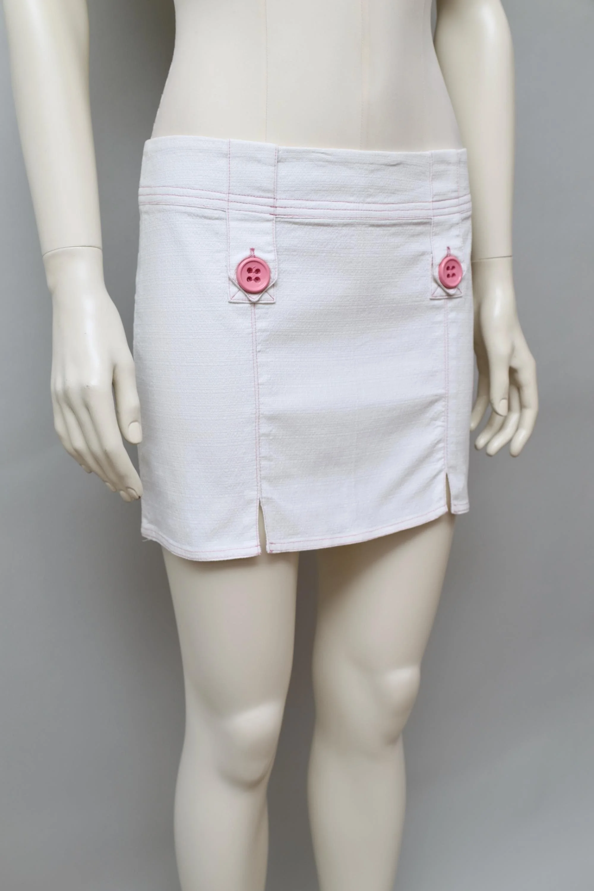 2000s I Gabbiani white mini skirt with pink buttons