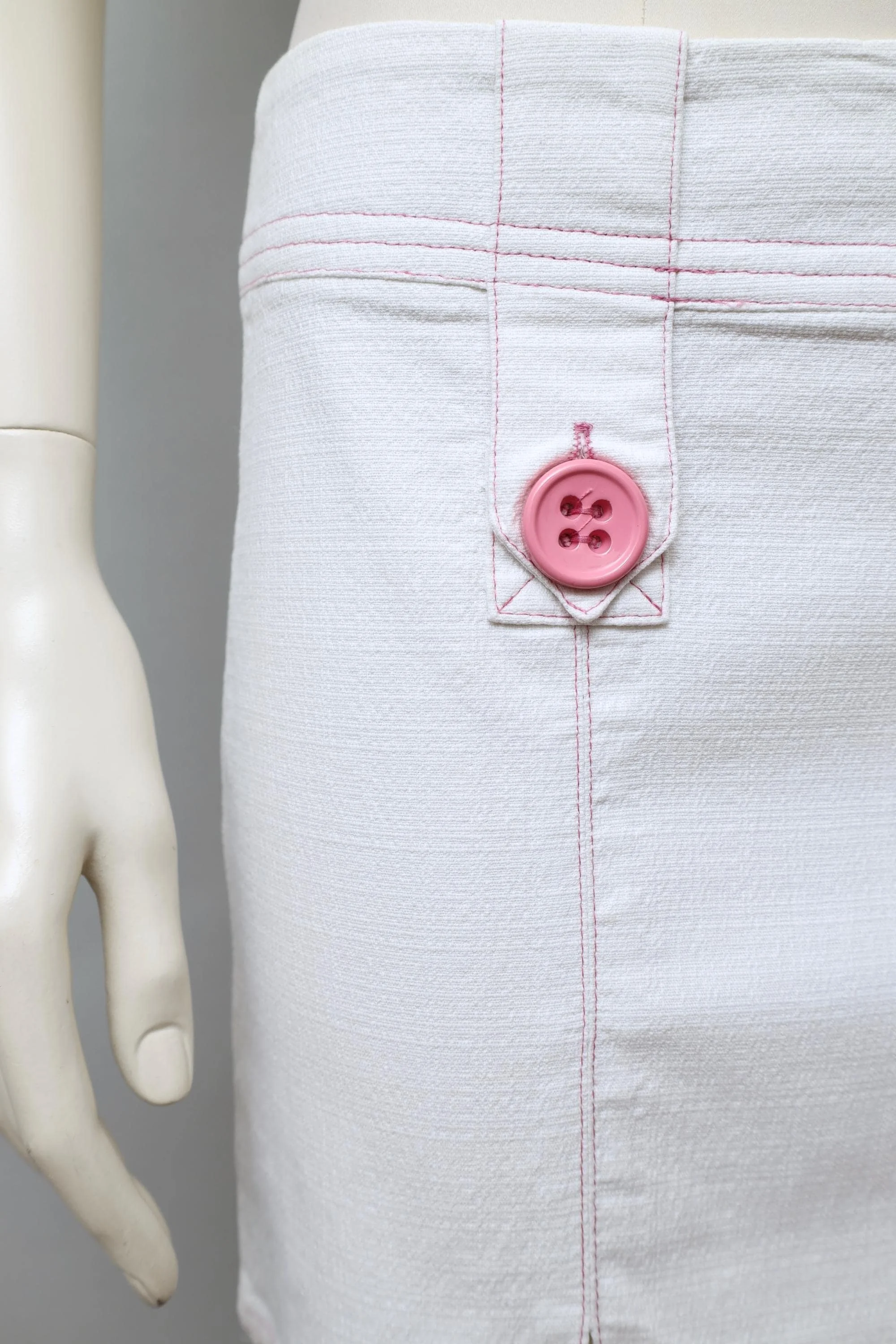 2000s I Gabbiani white mini skirt with pink buttons