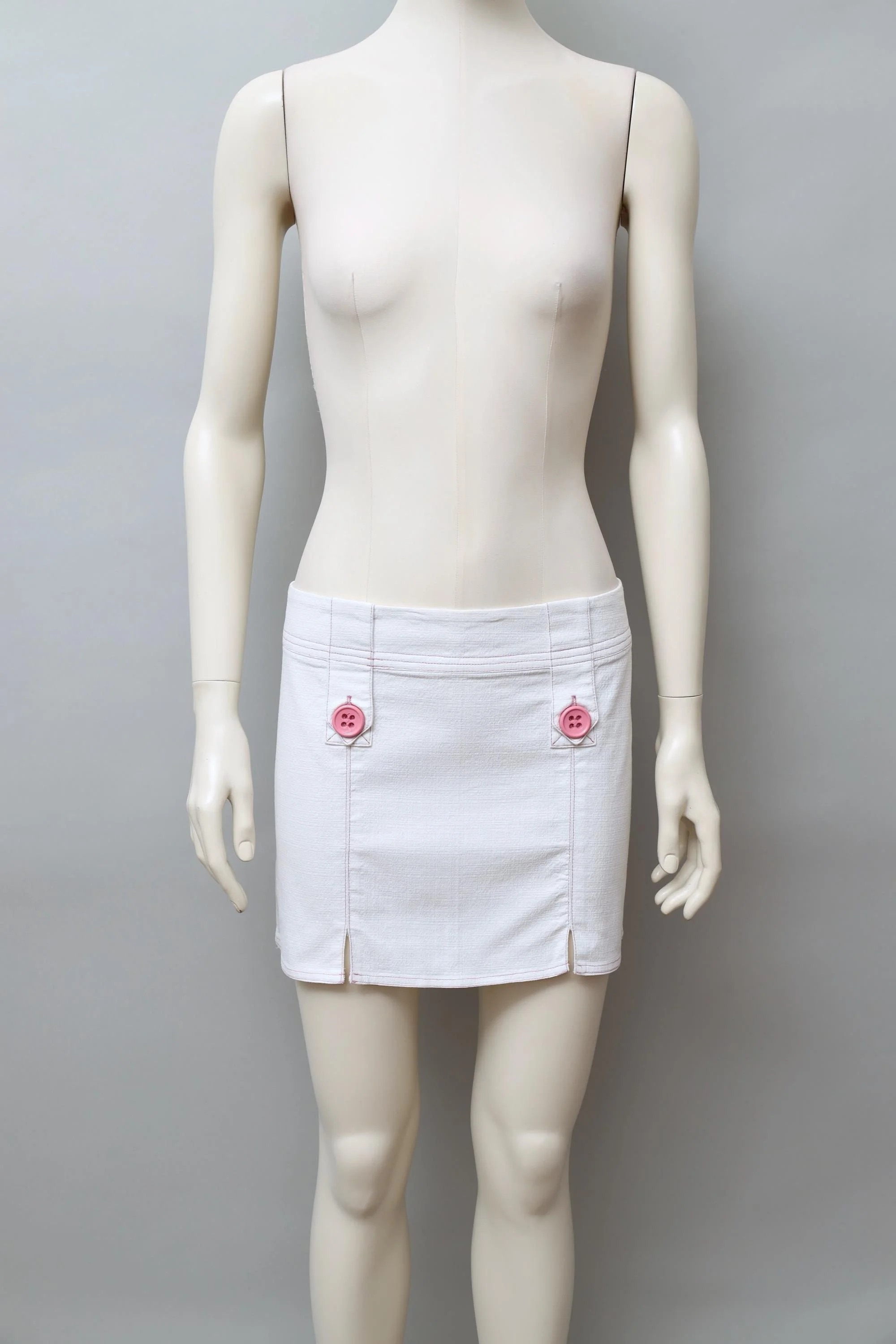2000s I Gabbiani white mini skirt with pink buttons