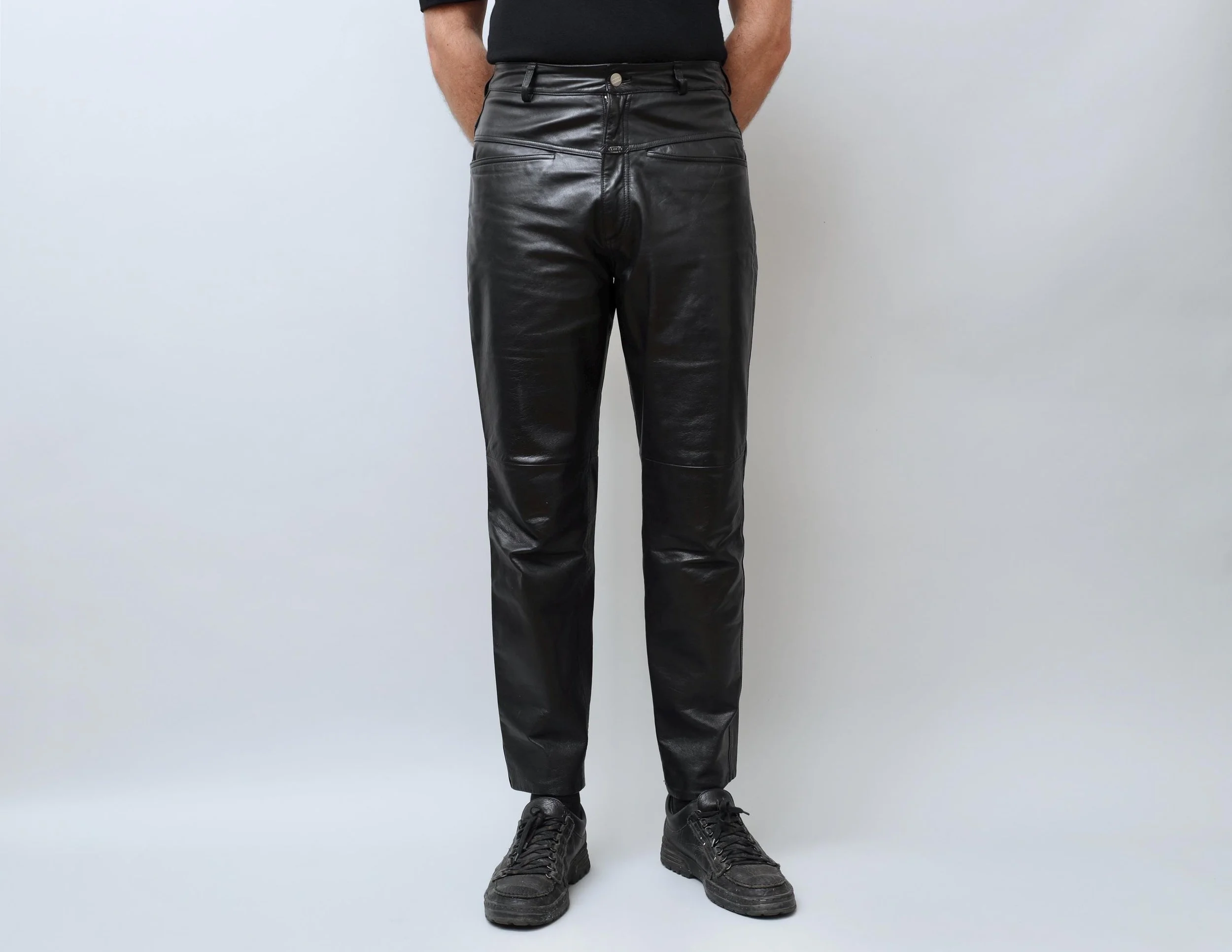 2000s Closed black leather pedal pusher pants