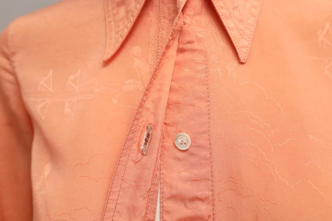1970s Vintage apricot pointed collar brocade blouse