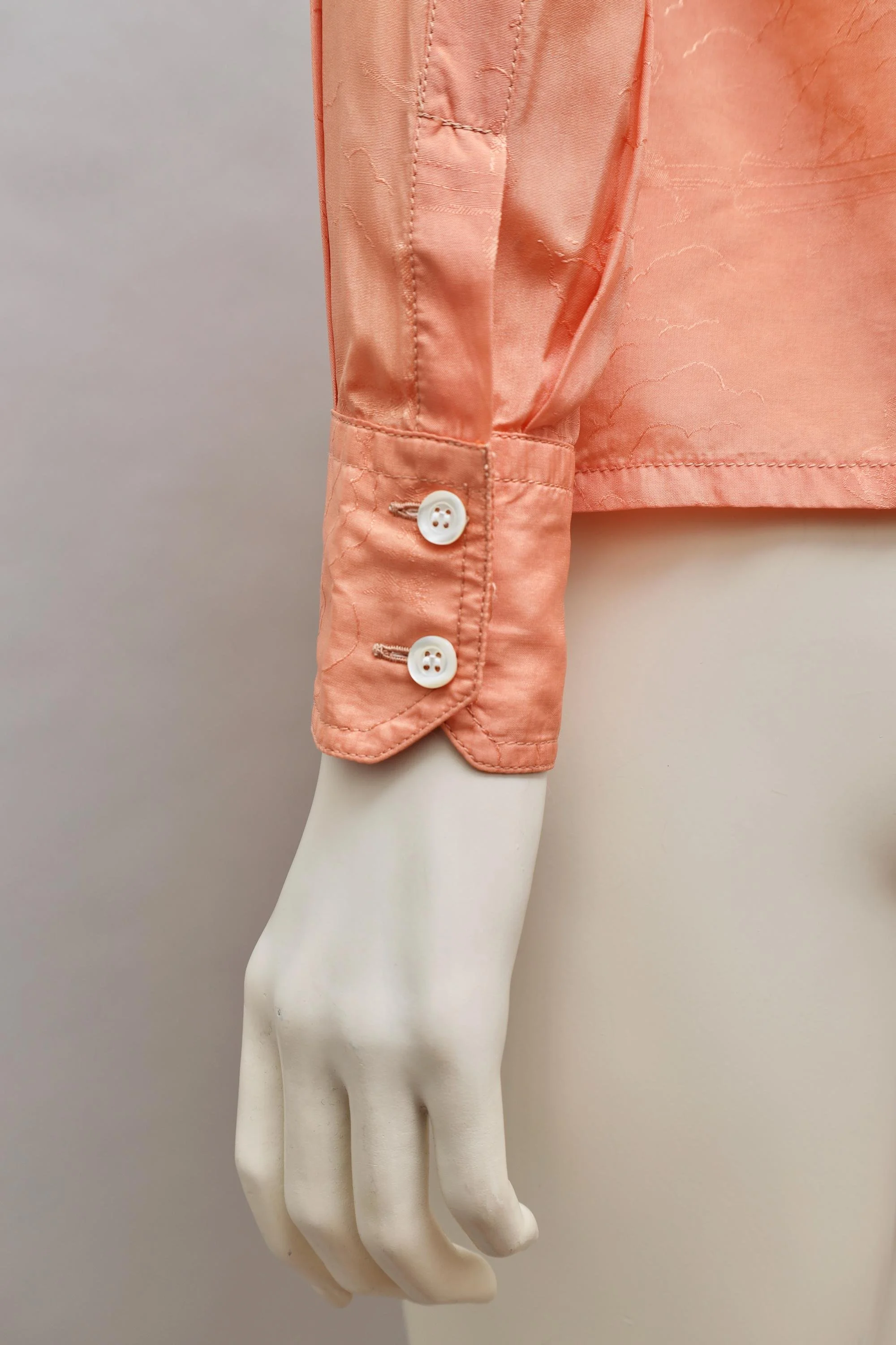 1970s Vintage apricot pointed collar brocade blouse