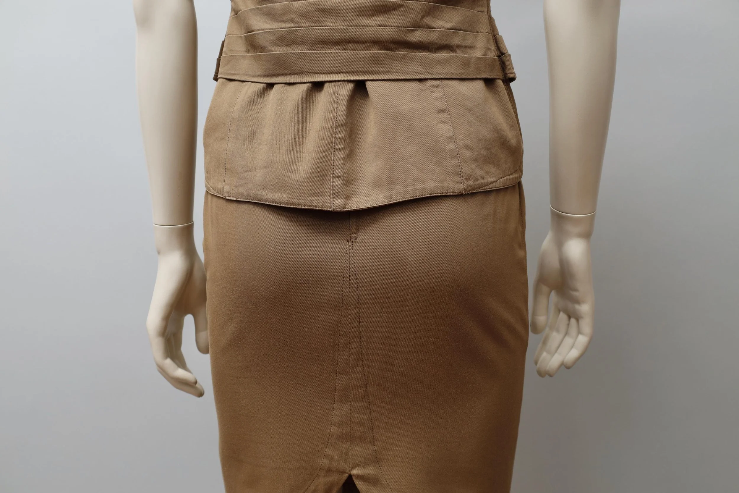 khaki ensemble detail