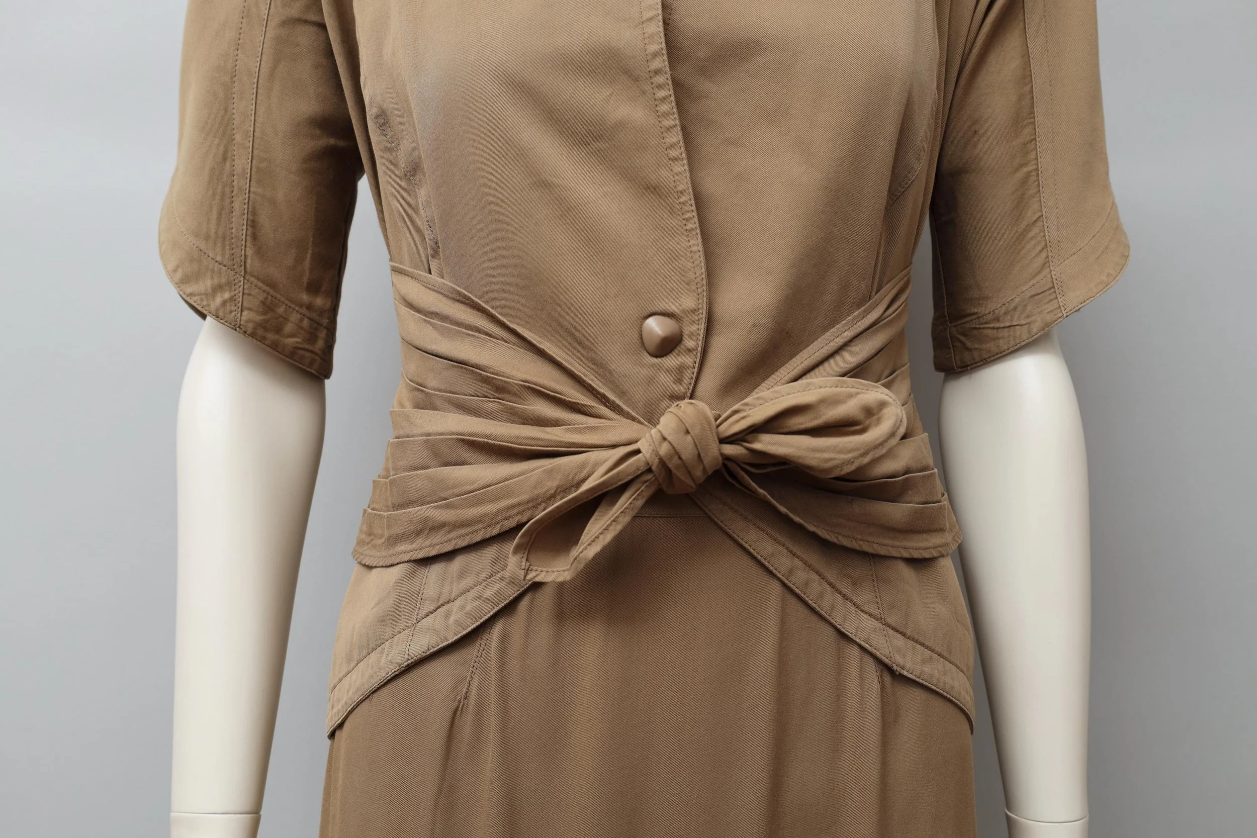 khaki ensemble detail