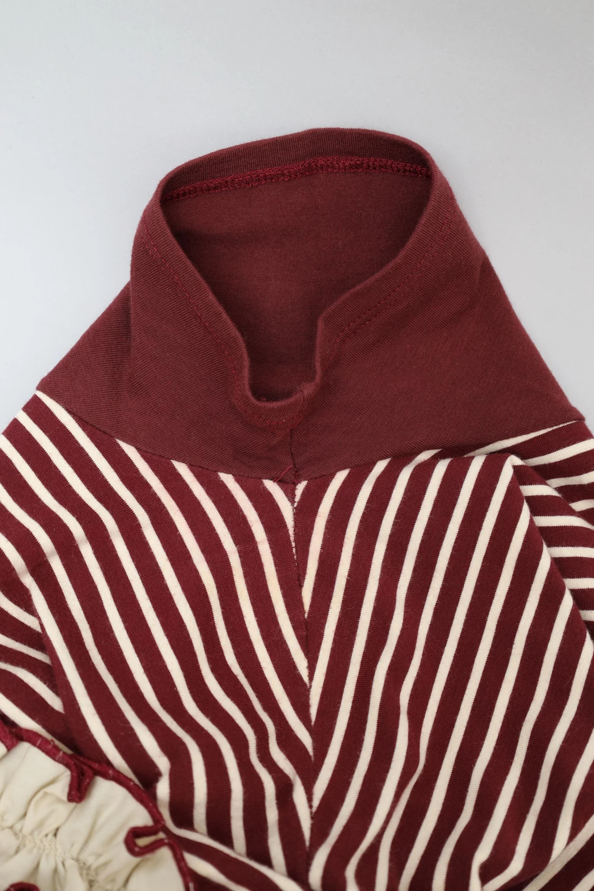 red and white stripes detail