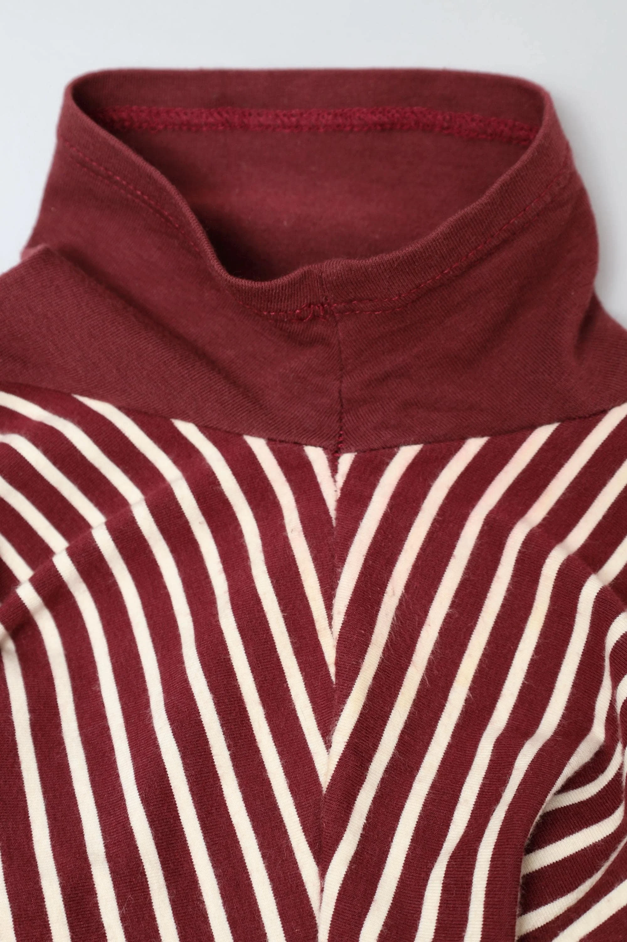 red and white stripes detail