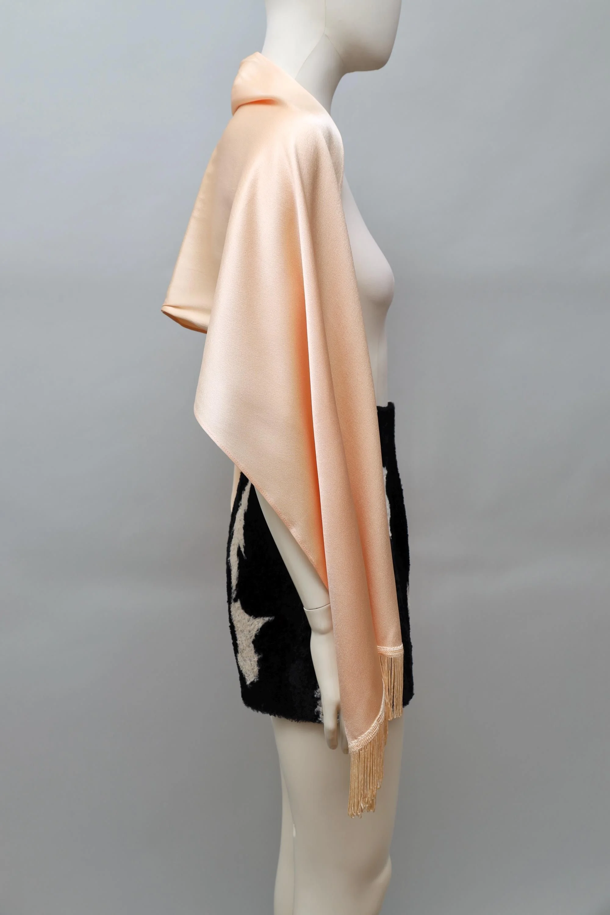 1990s Il Marchese Coccapani peach satin fringe shawl