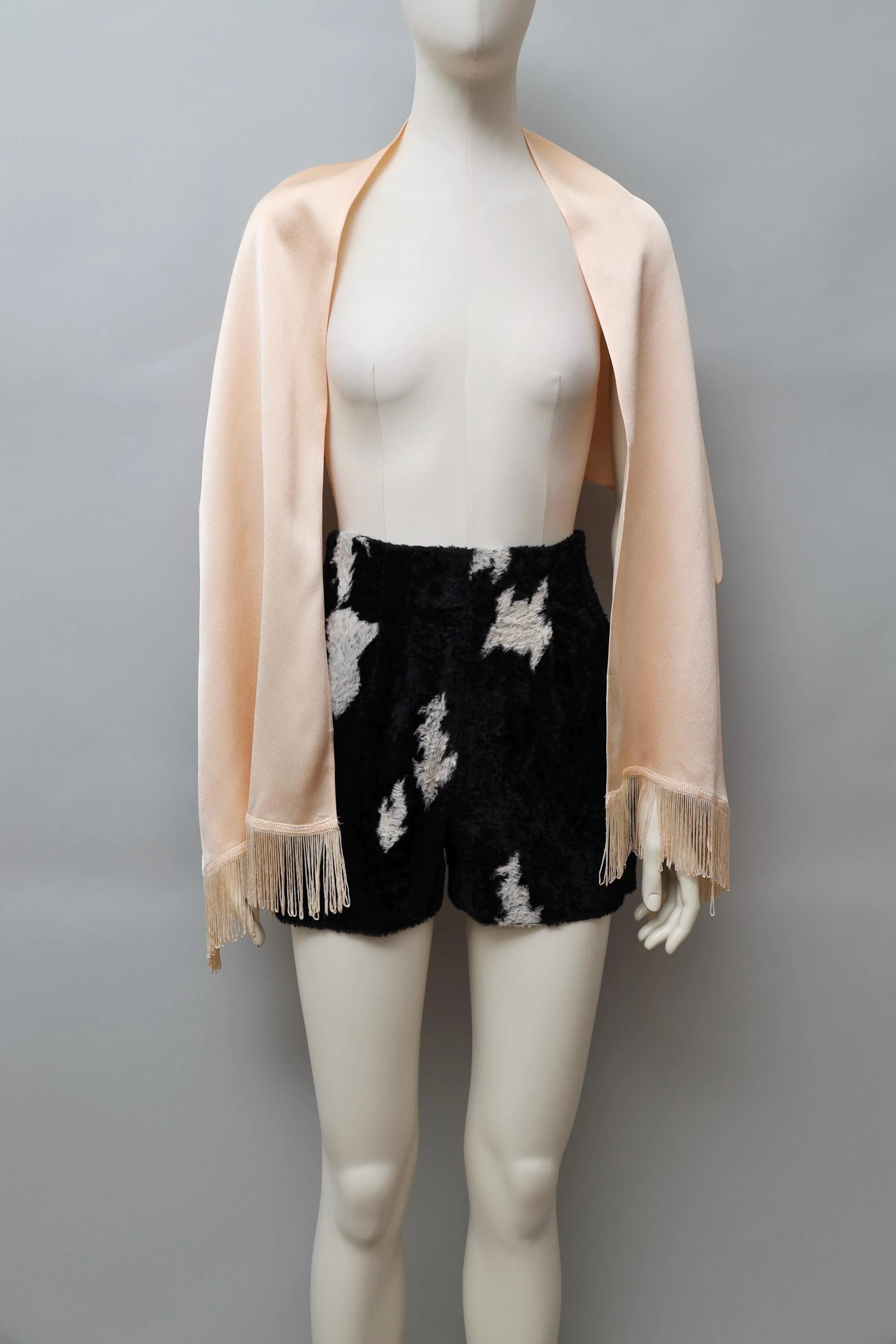 1990s Il Marchese Coccapani peach satin fringe shawl