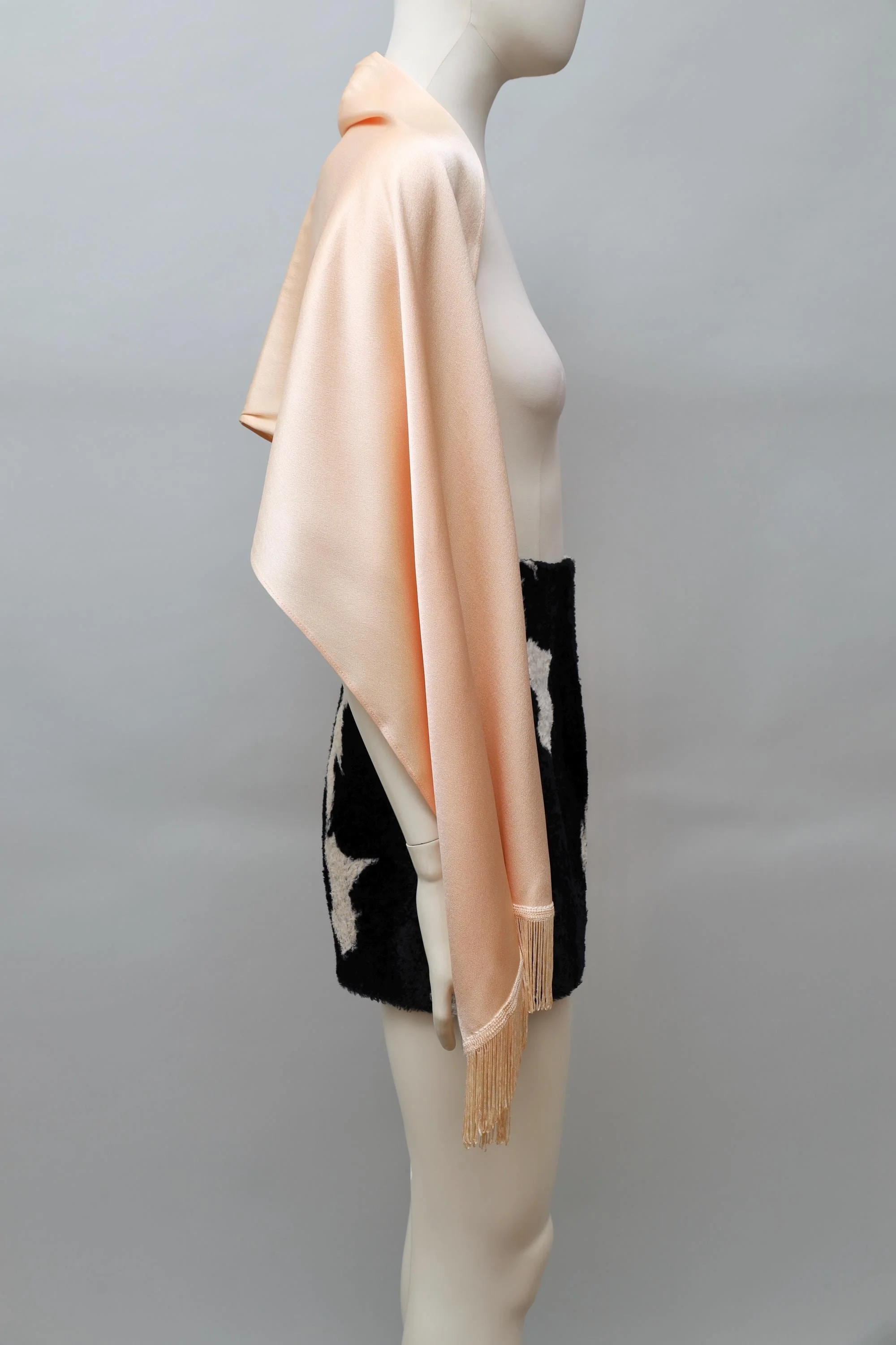 1990s Il Marchese Coccapani peach satin fringe shawl