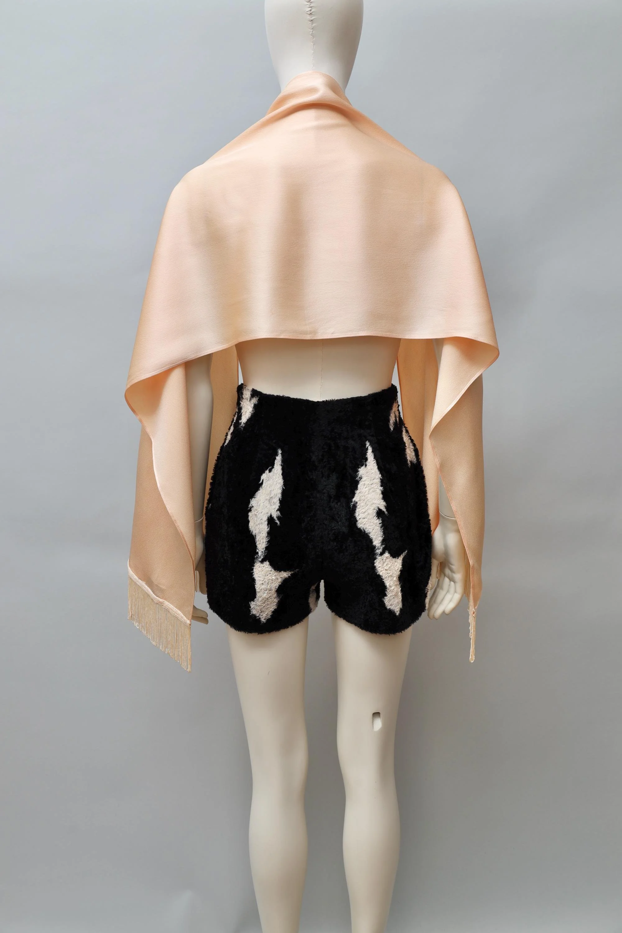 1990s Il Marchese Coccapani peach satin fringe shawl