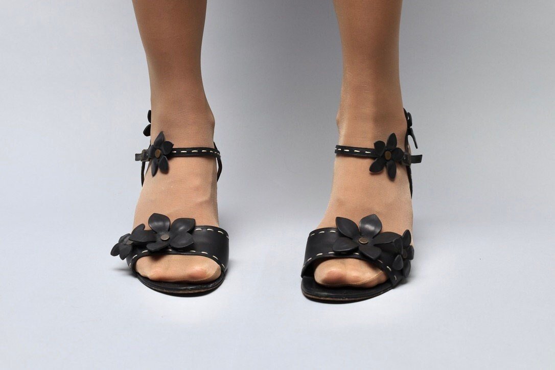 2000s Sonia Rykiel Paris black leather floral appliqué contrast stitch ankle strap heels