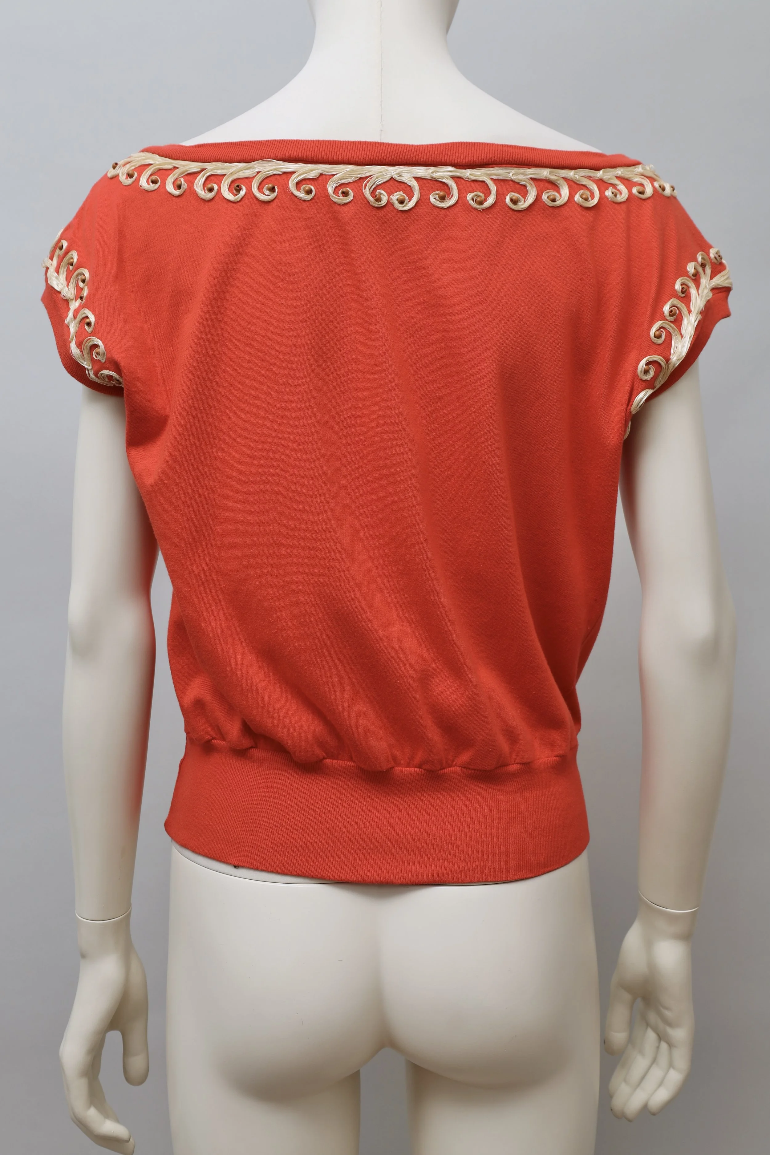 1970s Christiane Julliand pour Francis Laurent coral raffia embroidered top