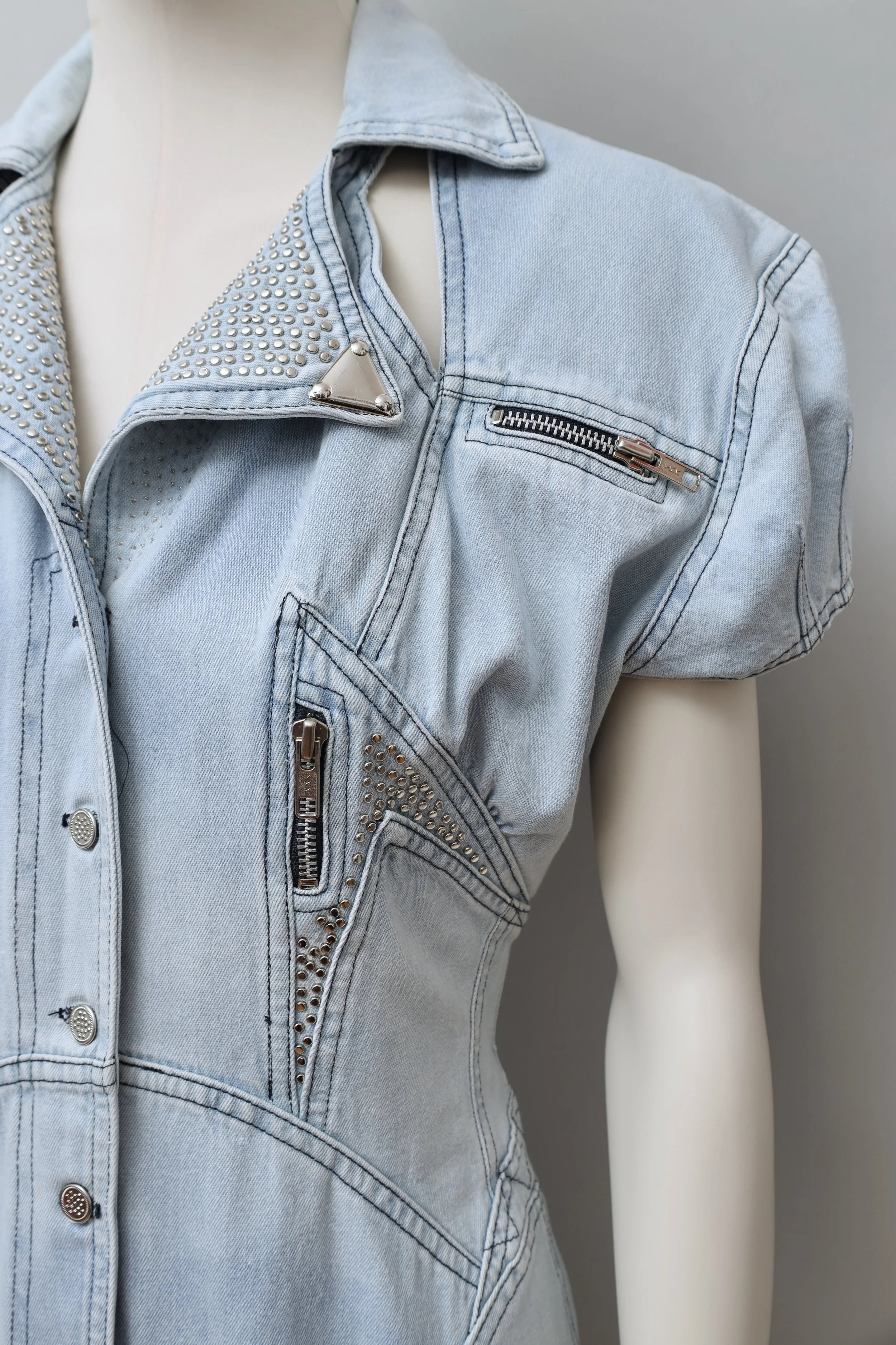 cut-out denim zipper detail