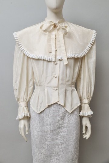 1980s Claude Petin pour Diamant Noir cream satin collared blouse