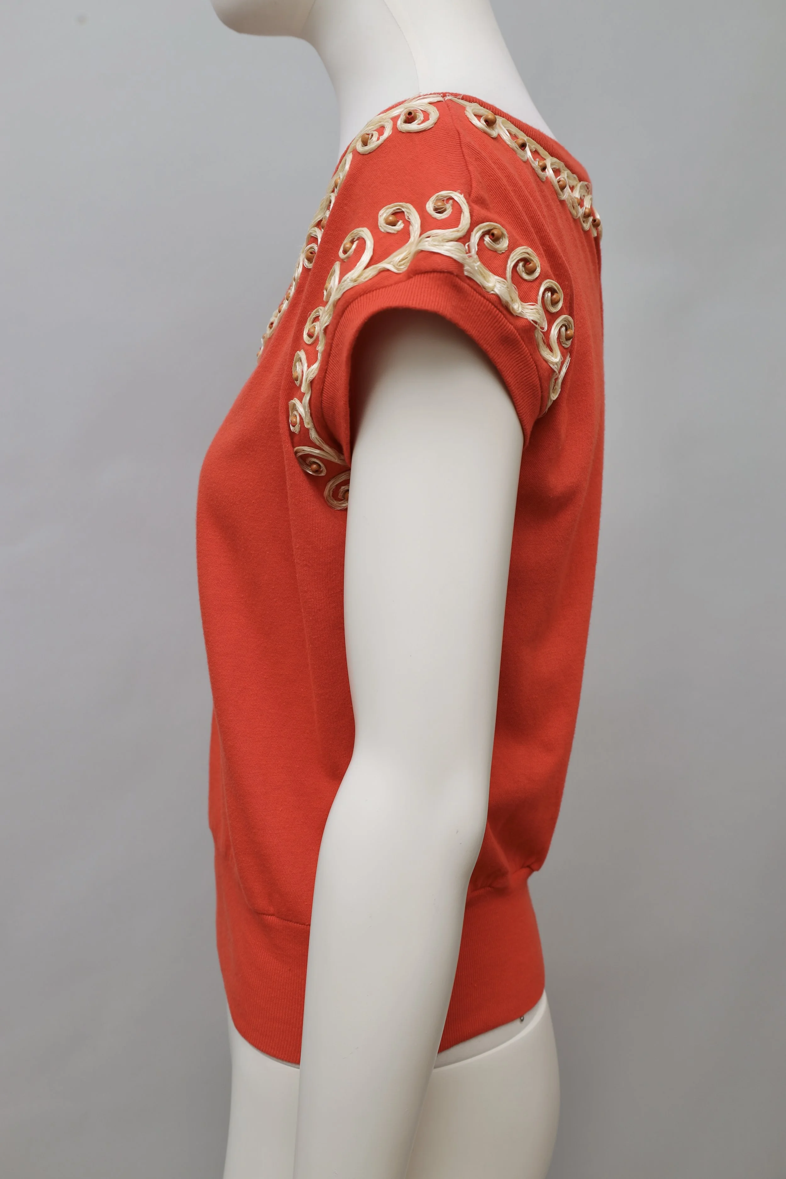 1970s Christiane Julliand pour Francis Laurent coral raffia embroidered top