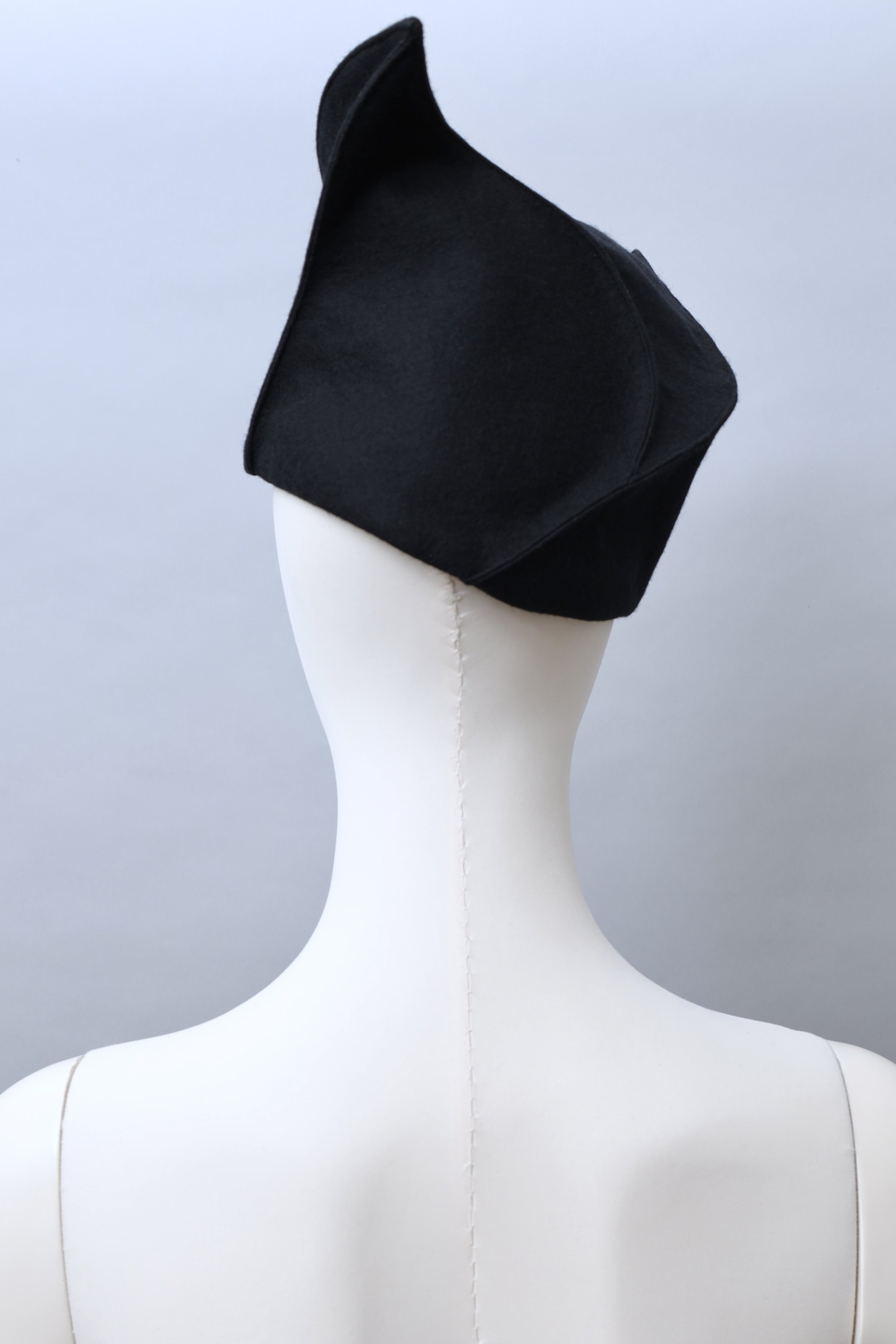 1980s Sayoko Miyajima sculptural black felt hat