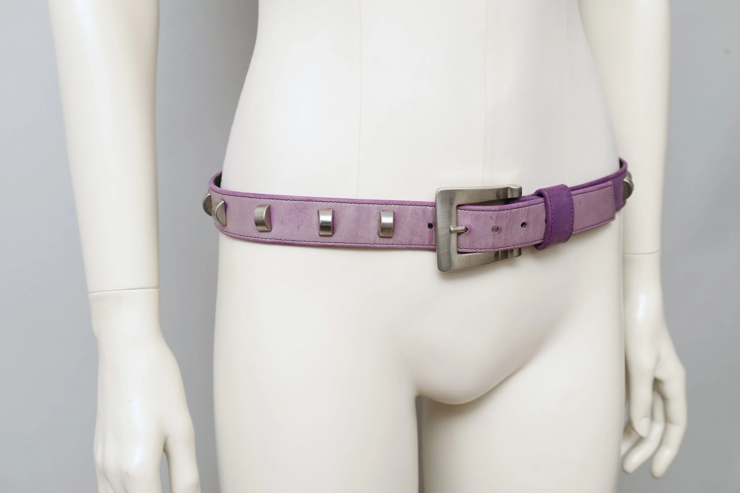 1980s Claude Montana pour Vacher studded lilac lambskin belt