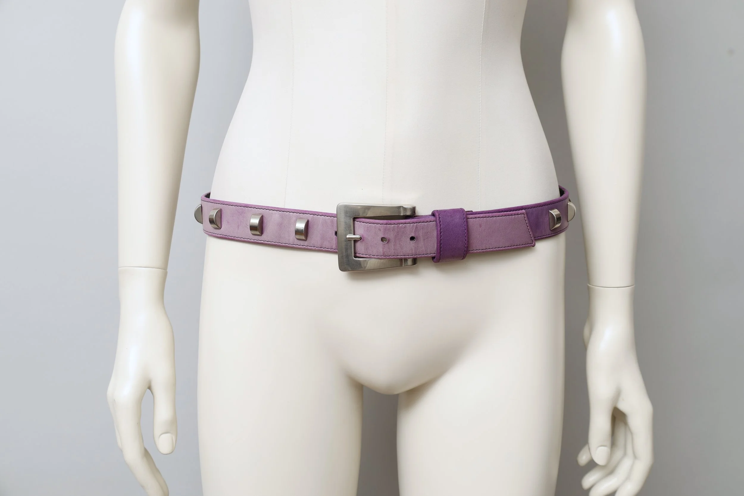 1980s Claude Montana pour Vacher studded lilac lambskin belt