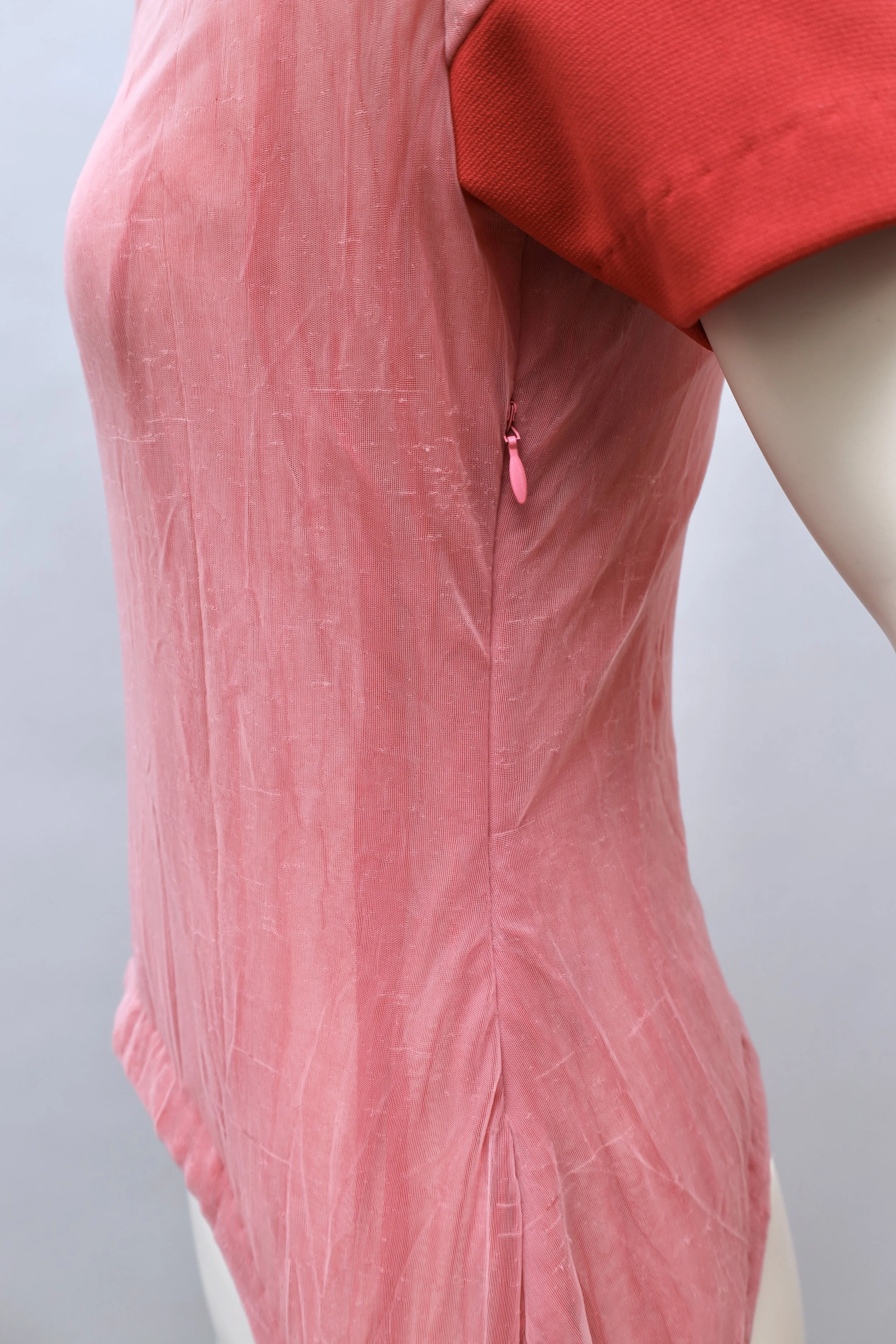 concealed zipper detail