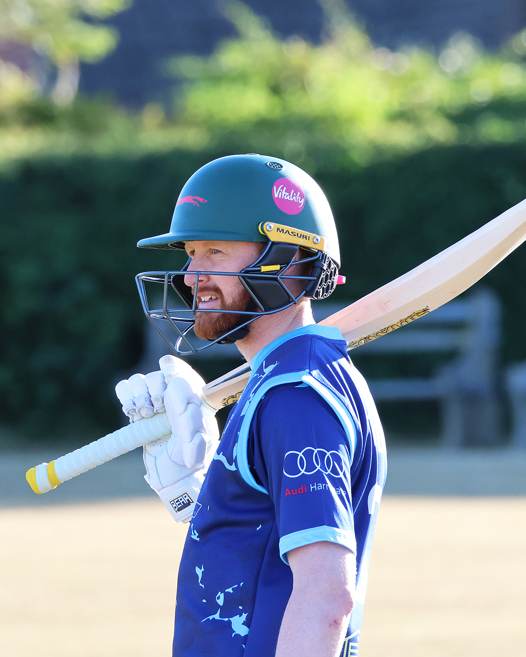 Waiting to bat side on.png