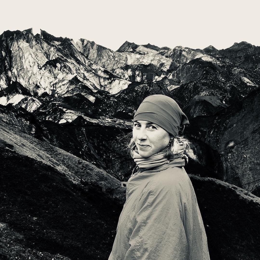 Portræt af Ida Frost, træner hos Svedkonceptet i Lejre. Professionel danser, yogalærer og bevægelsesformidler.
