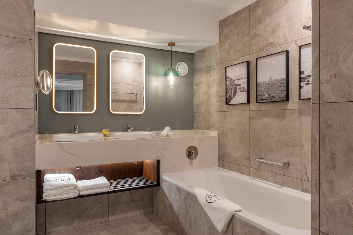 Radisson Room