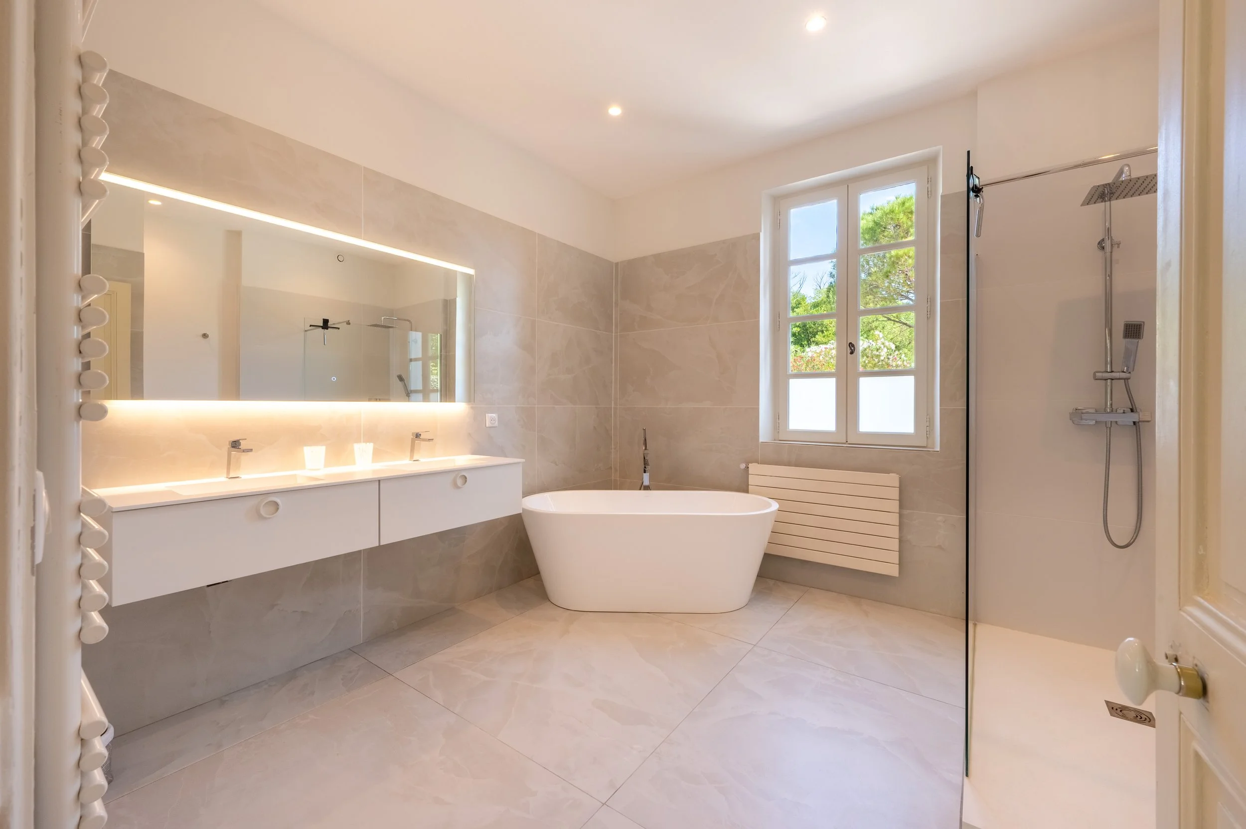salle-de-bain-suite-mas-pamparigouste-saint-remy-de-provence.jpg