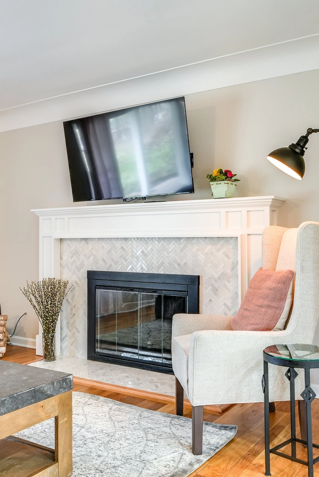Woodsong Close up Living chair fire TV good.JPG