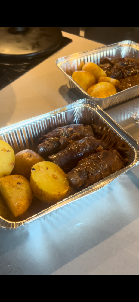 Oxrullader med kokt potatis och gräddsås