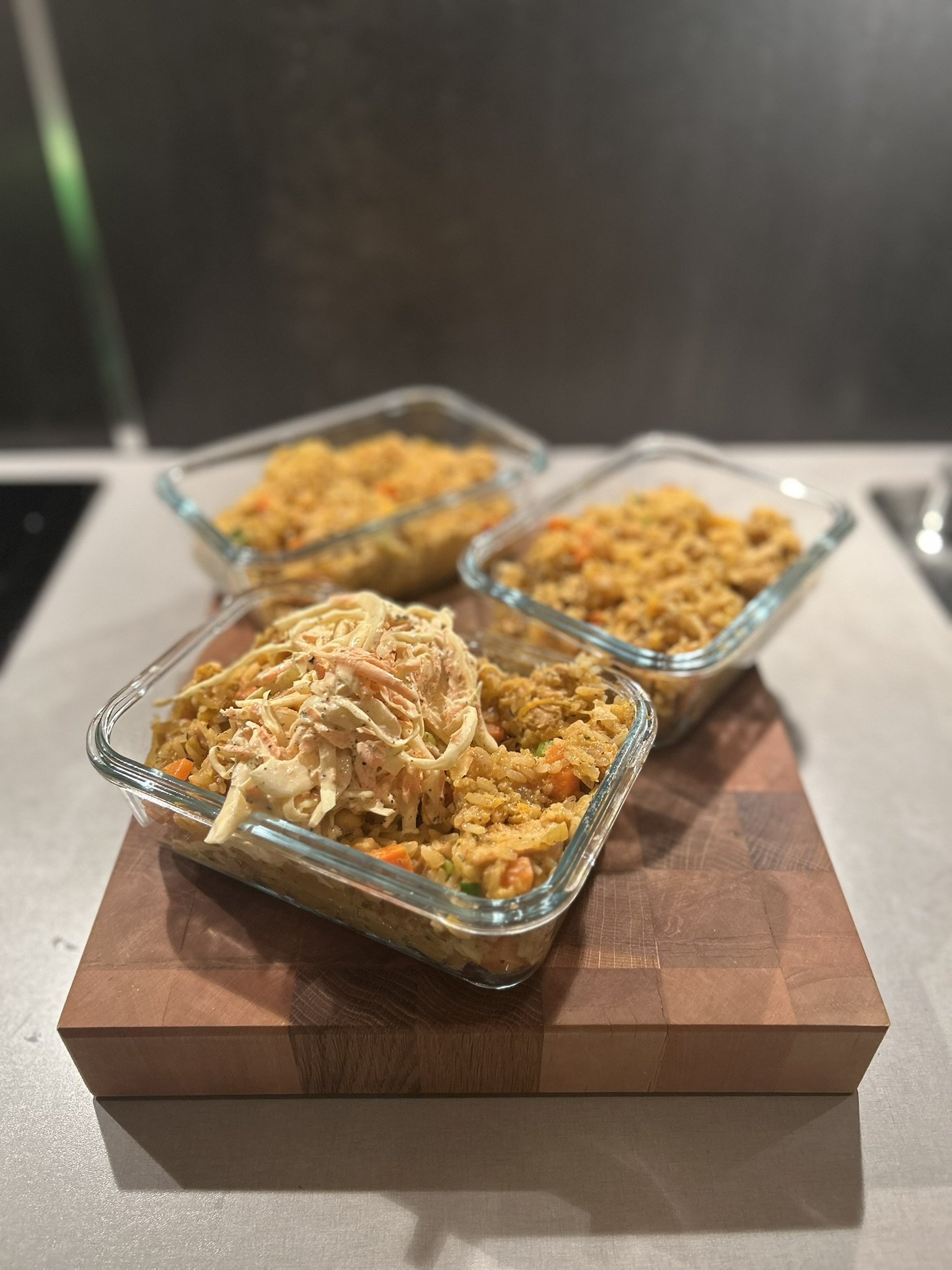 Pelau chicken med coleslaw