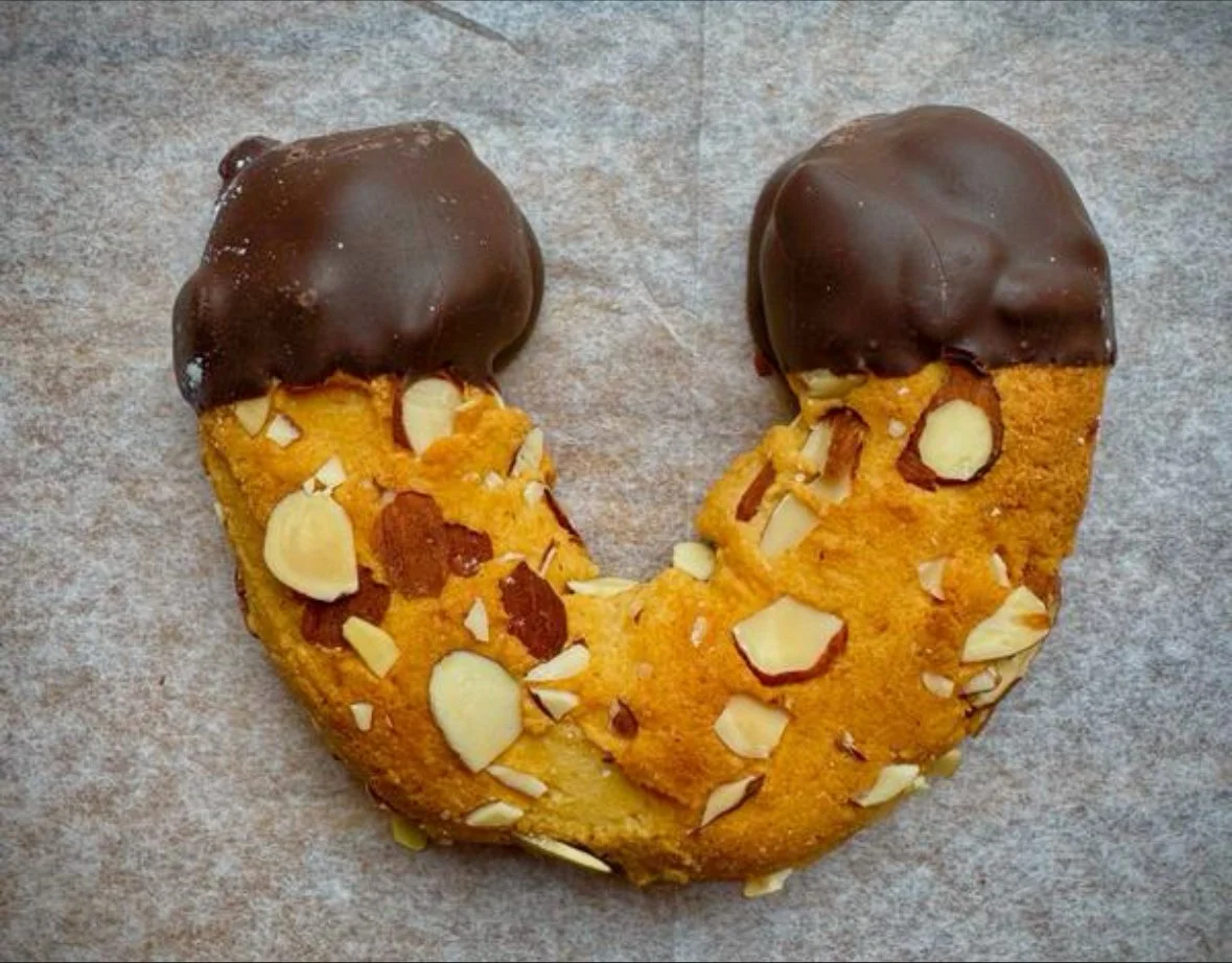 Almond Horn