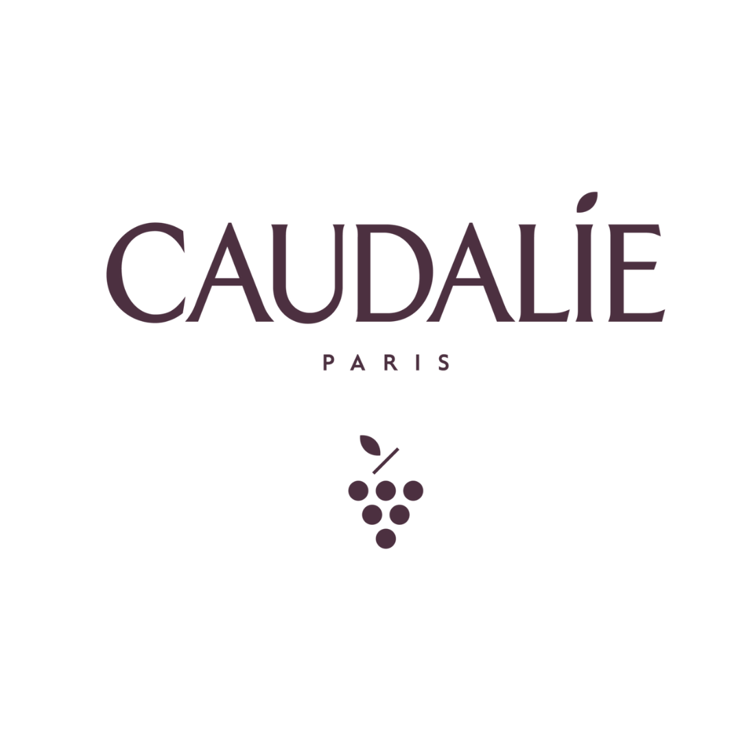 Logo van Caudalie met de tekst 'Caudalie Paris' en een druiventros onderaan.