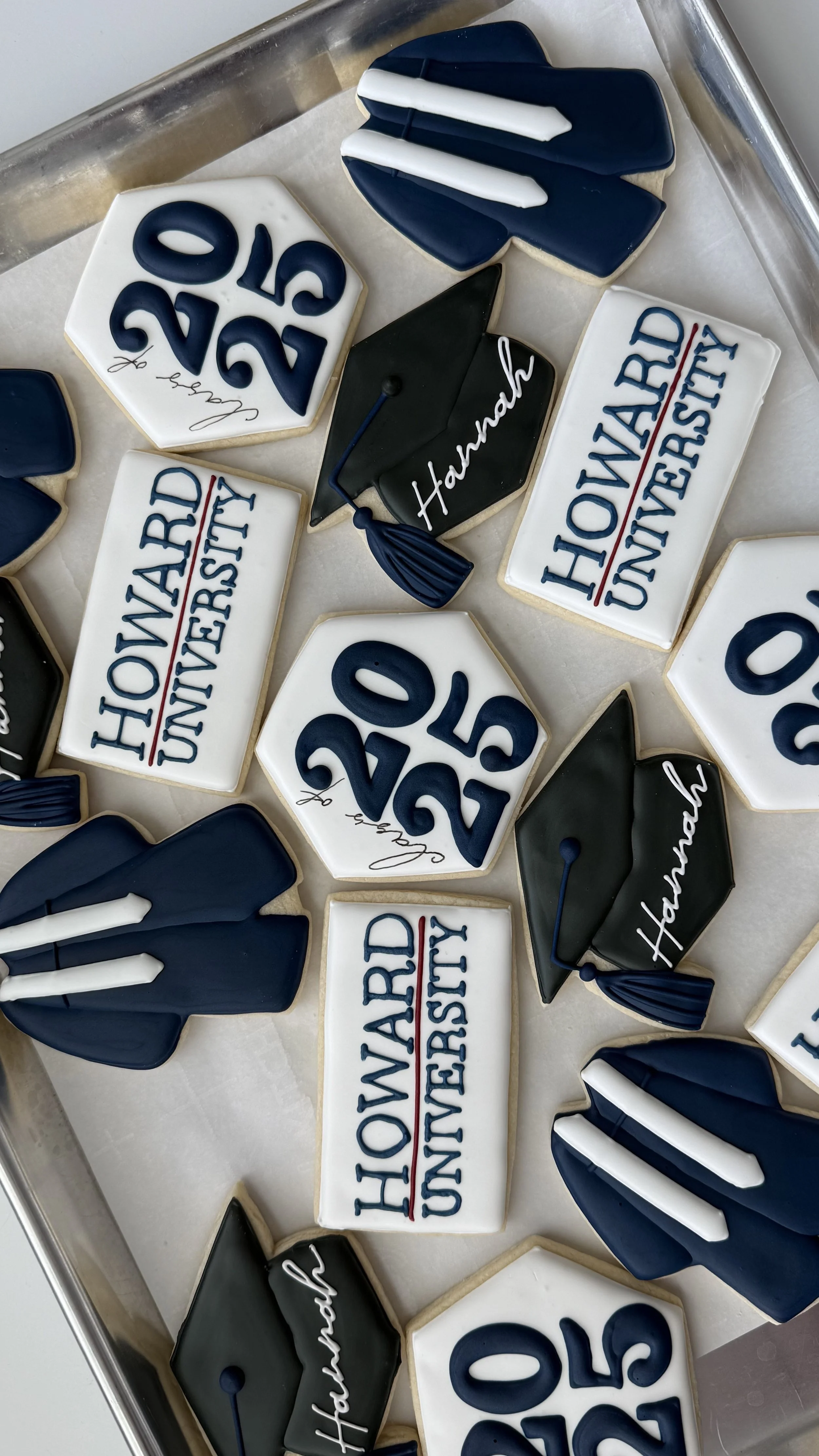Cookies decorated with graduation and college themes, including diplomas, graduation caps, and years 2020 and 2021.