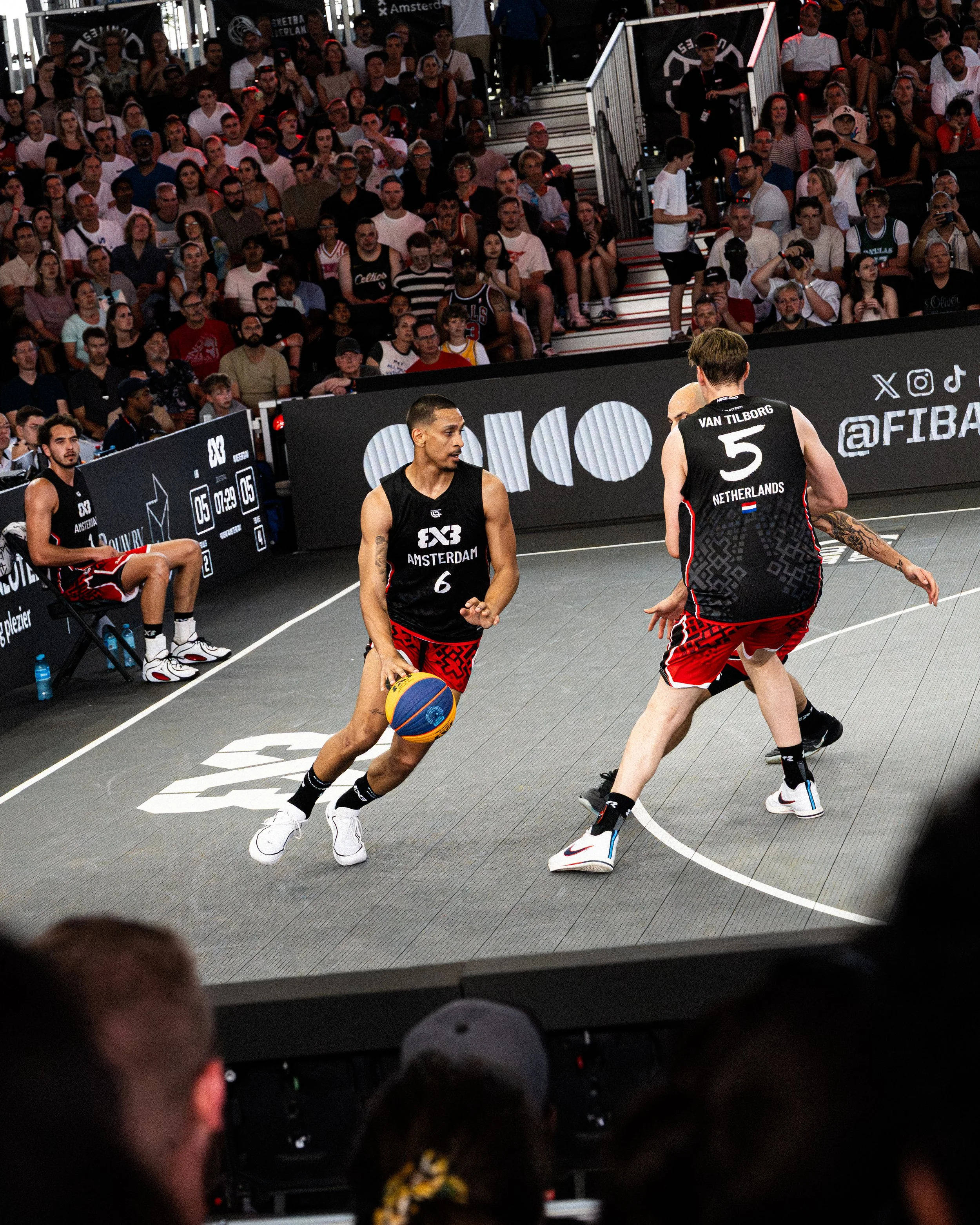 3x3_Amsterdam_9x16-2.jpg