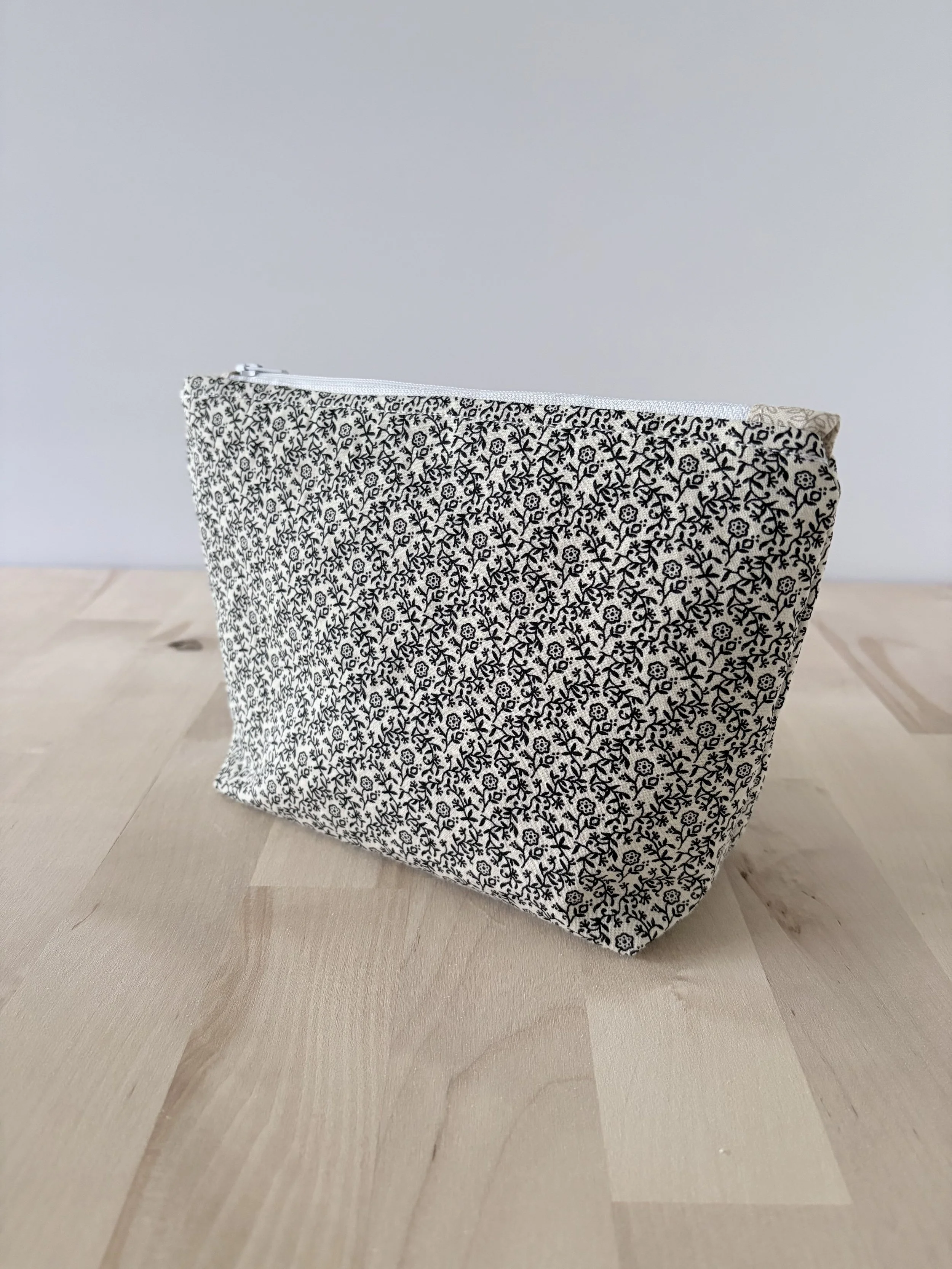 Black & Cream Petite Floral Zipper Pouch