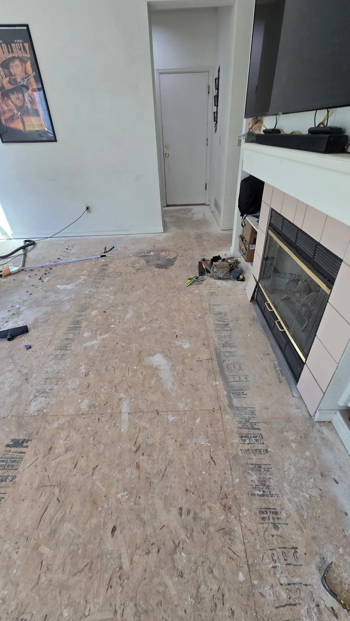 Living Room flooring tear-out complete.