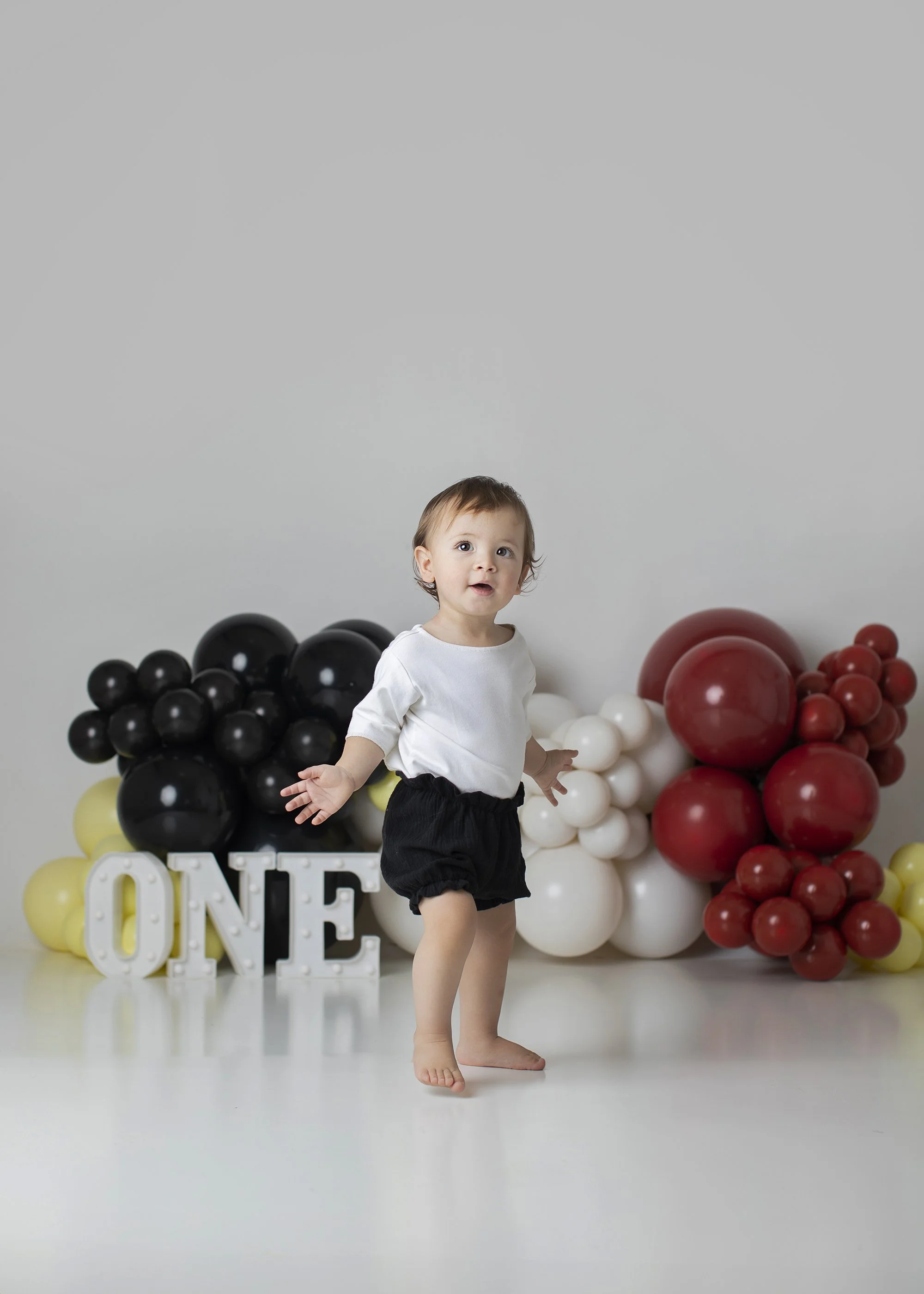 Why Balloon Garlands Make the Perfect Cake Smash Setup