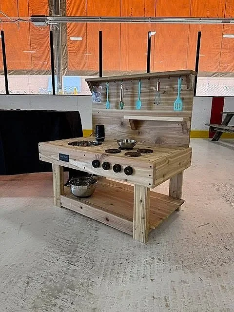 3' Mud Kitchen
+Recirculating Water Pump
+Extra Shelf
+Utensil Set 