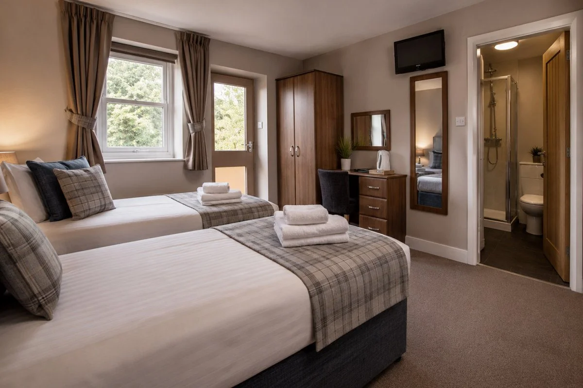 lodgetwinroom.jpg