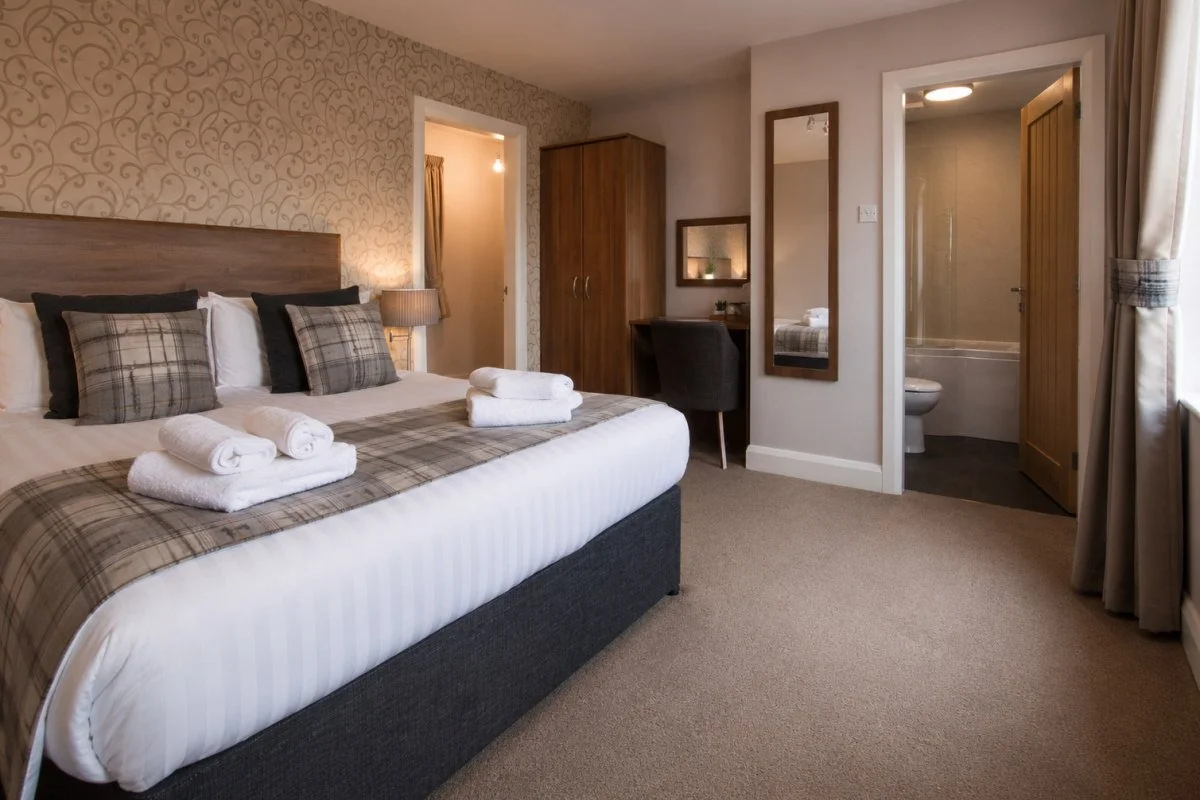 lodgekingroom.jpg