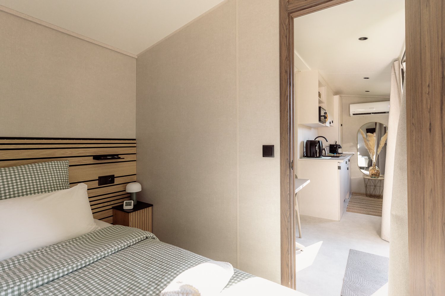 tinyhouse-boucbeclair-vuedelachambre.jpg
