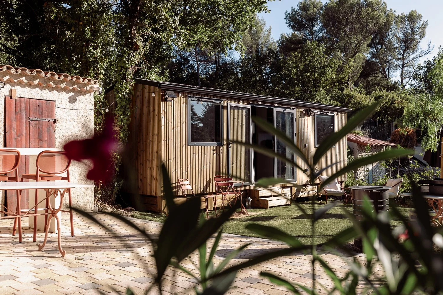 tinyhouse-boucbelair-aix en provence-terrasse .jpg