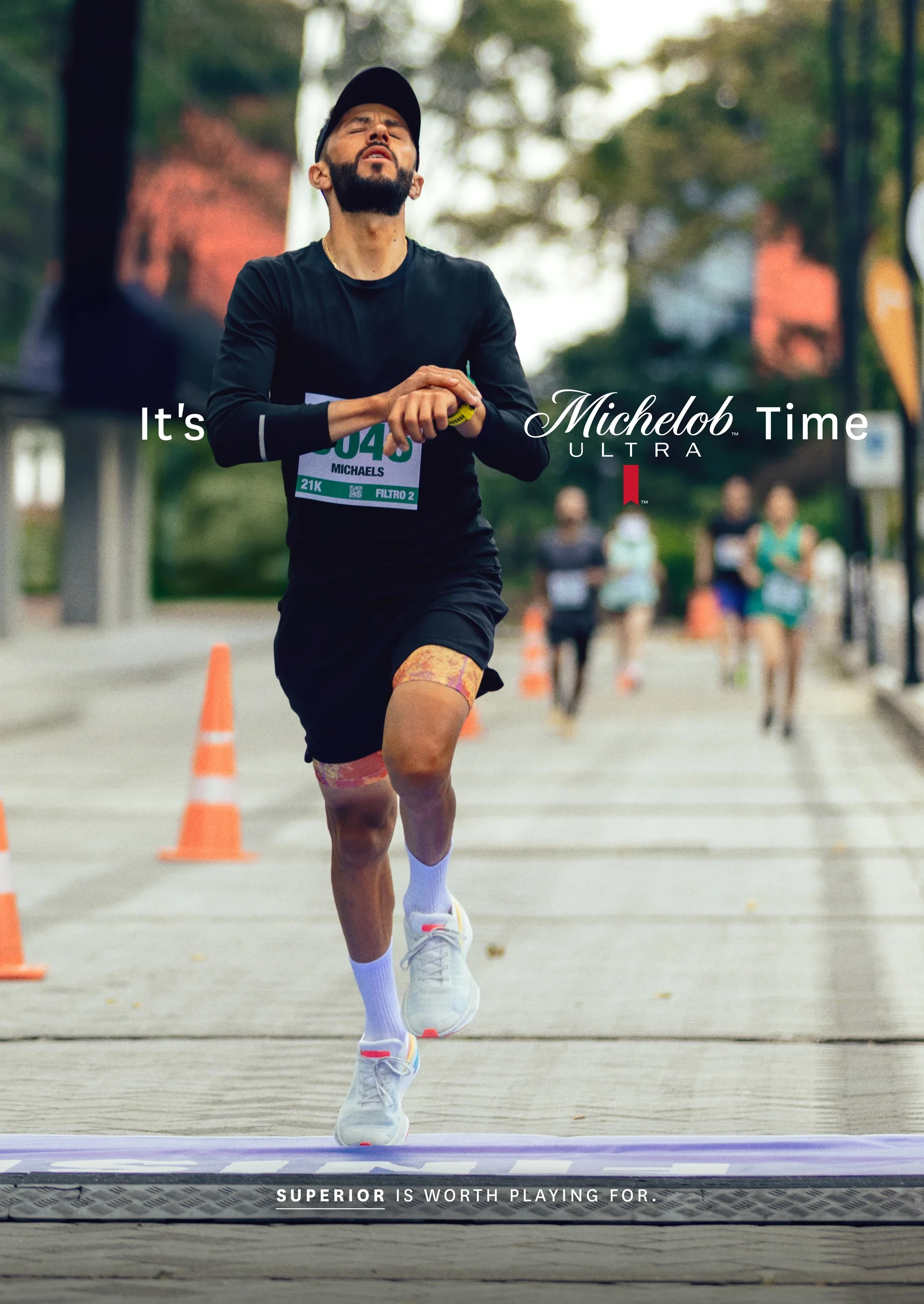 Comercial_Michelob_Its_Michelob_Time_Serie_4.webp