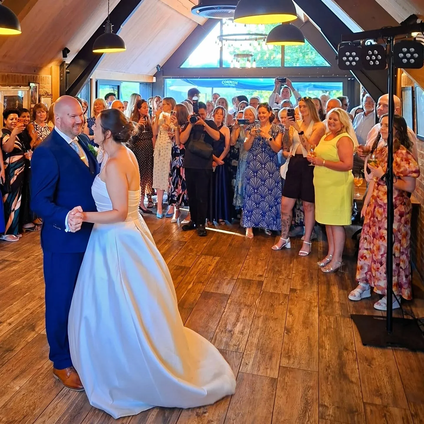 A couple of memories captured from the wedding of lovely Dean and Hannah at @thebetseywynne pub in Swanbourne. 
An excellent venue for a beautiful evening for a fabulous couple and their easy going friends and family. 💑

Thanks for having us! And hu