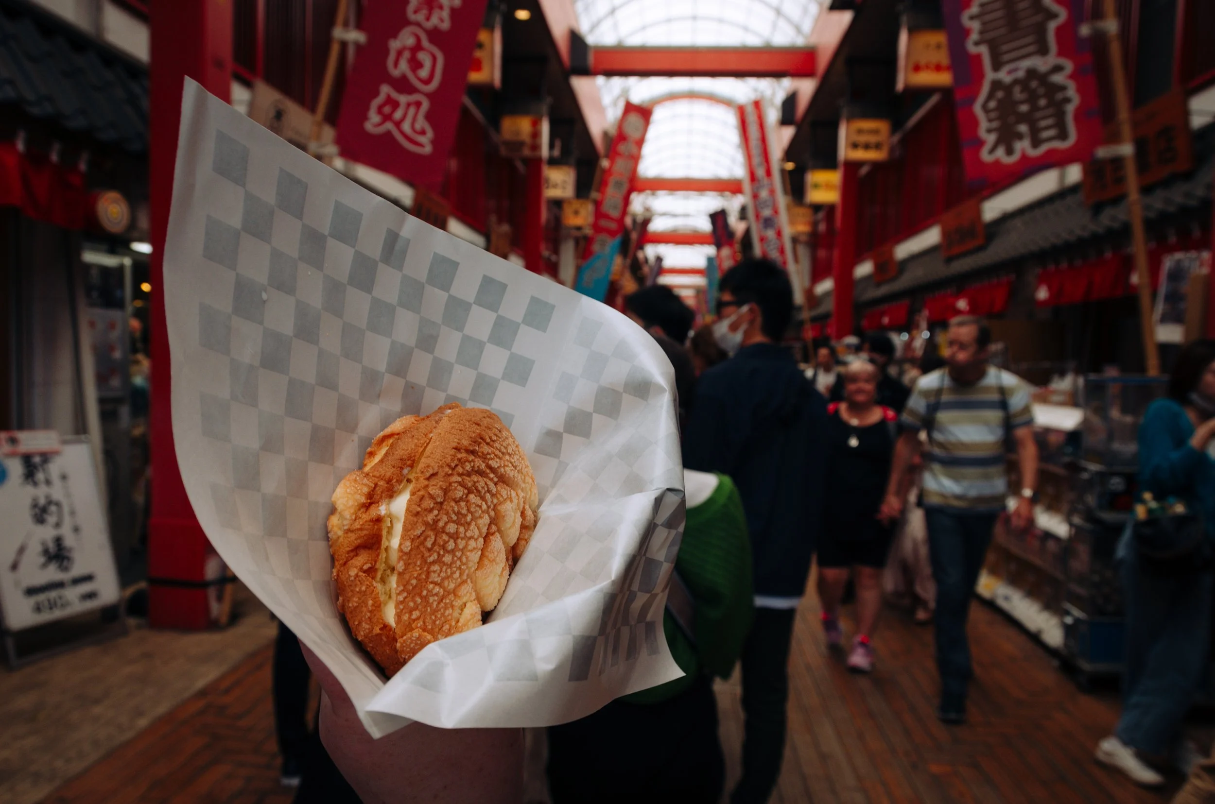 Biggest Melon pan - Asakusa Kagetsudō - Tokyo, Japan